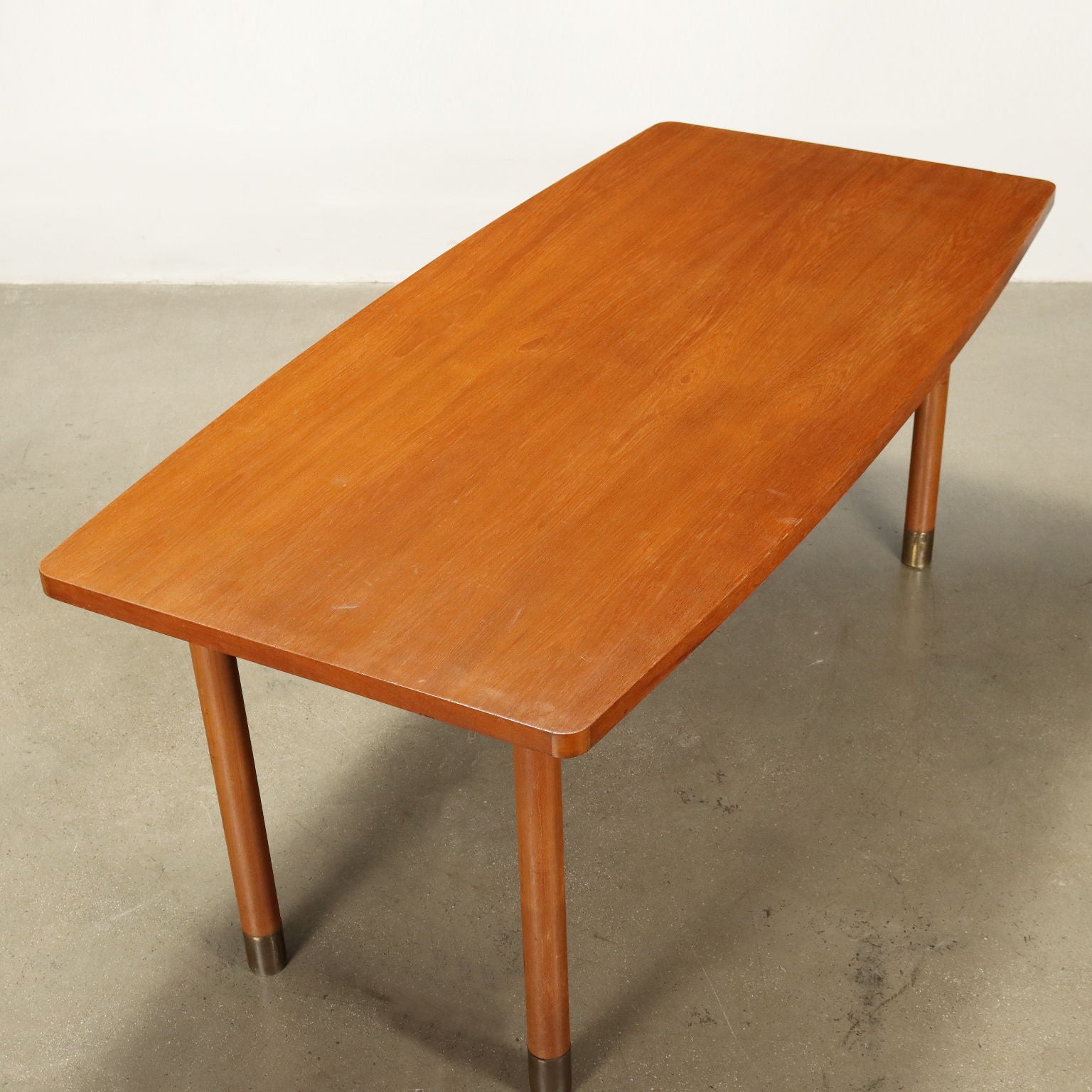 Vintage_1960s_Elegant_Table_Teak_Brass_Feet_Design_Italy