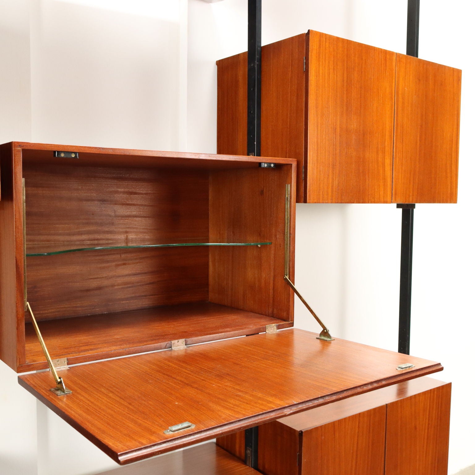 Vintage_Bookcase_Metal_Brass_Design_Italy_1950s
