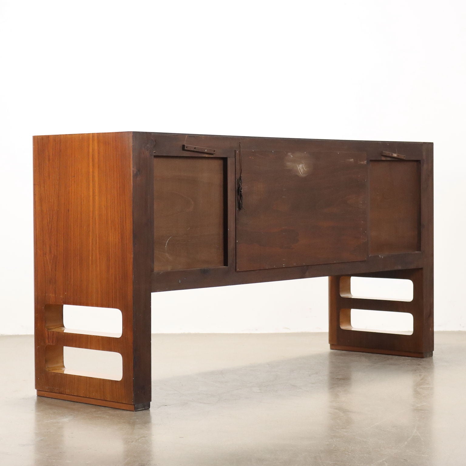 Vintage_Cabinet_Palazzi_dell_Arte_Cant_Walnut_Brass_Italy_1940s