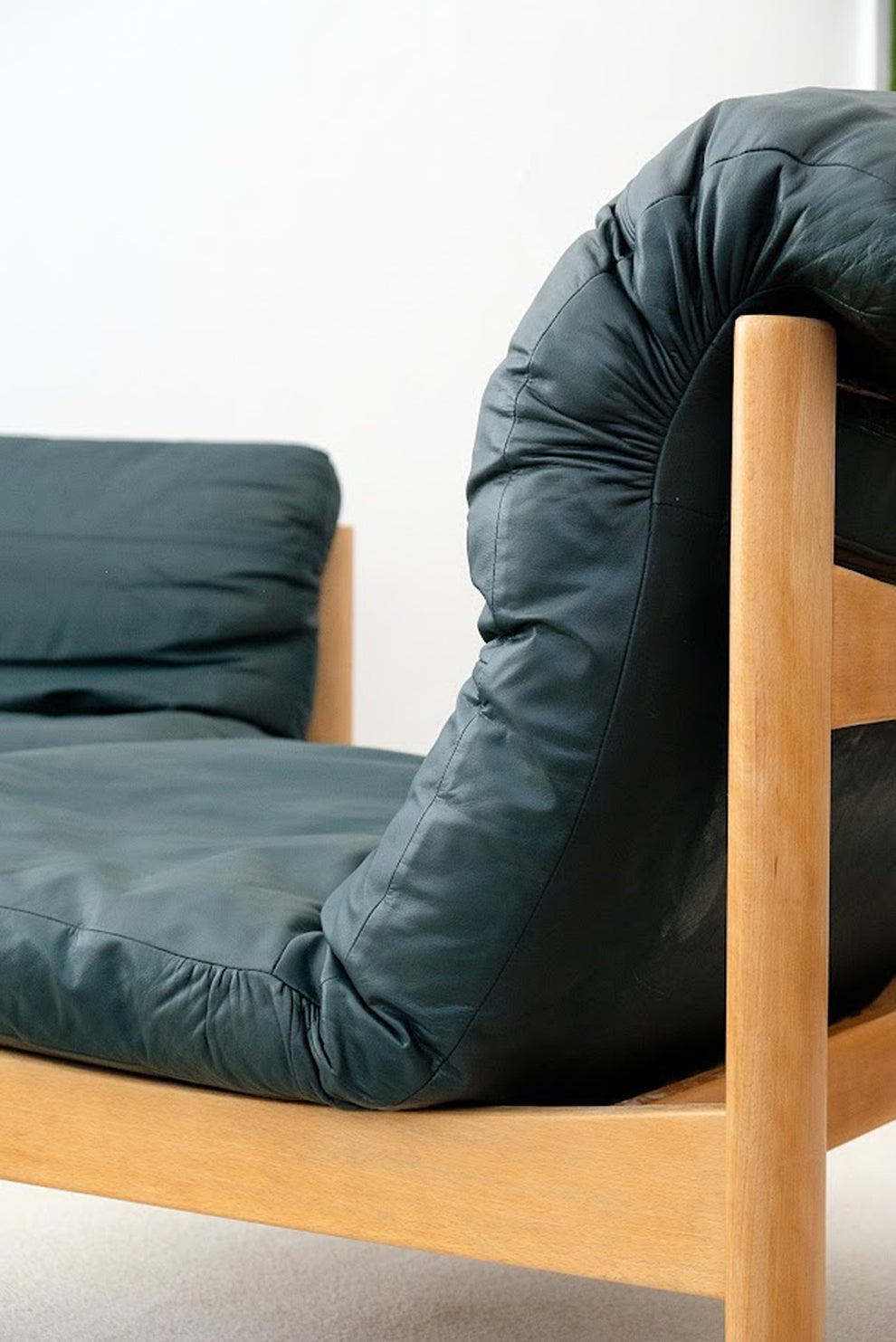 Vintage_Leolux_Lounge_Chair_from_the_1970_s