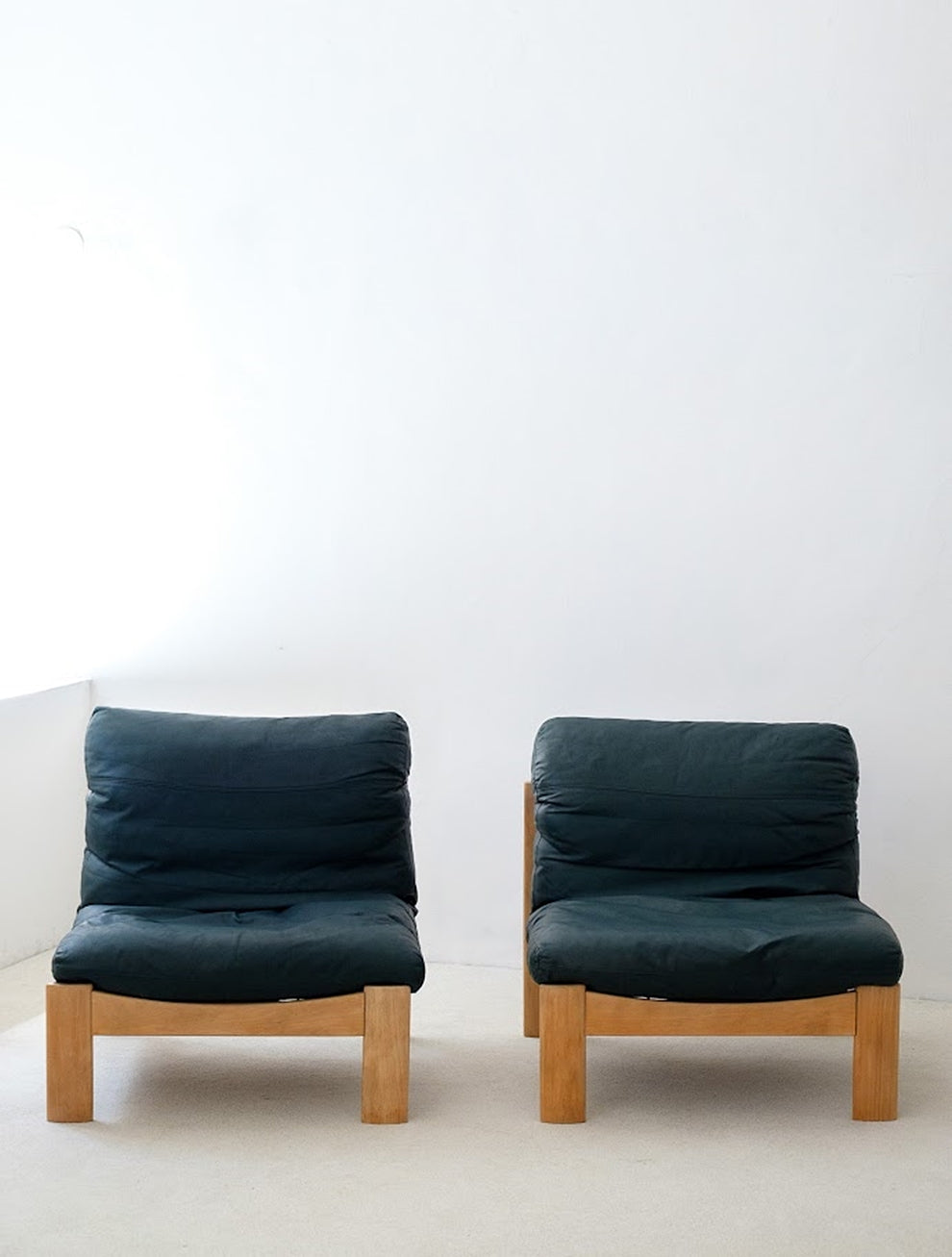Vintage_Leolux_Lounge_Chair_from_the_1970_s