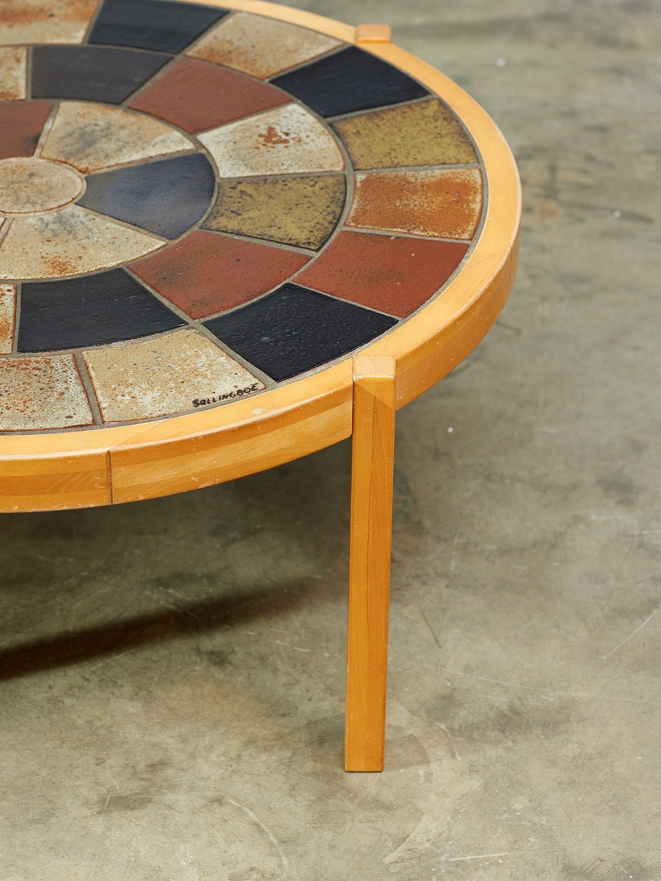 Vintage_Modern_Coffee_table_by_Sallingboe