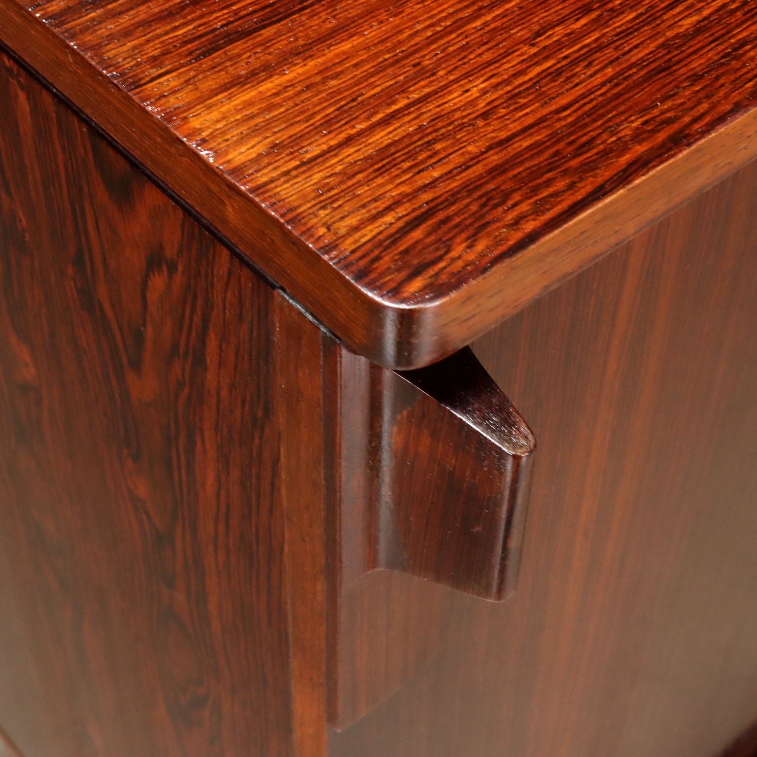 Vintage_Sideboard_Exotic_Wood_Leather_Italy_1960s