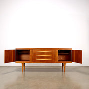 Vintage_Sideboard_Teak_Veneer_Italy_1960s