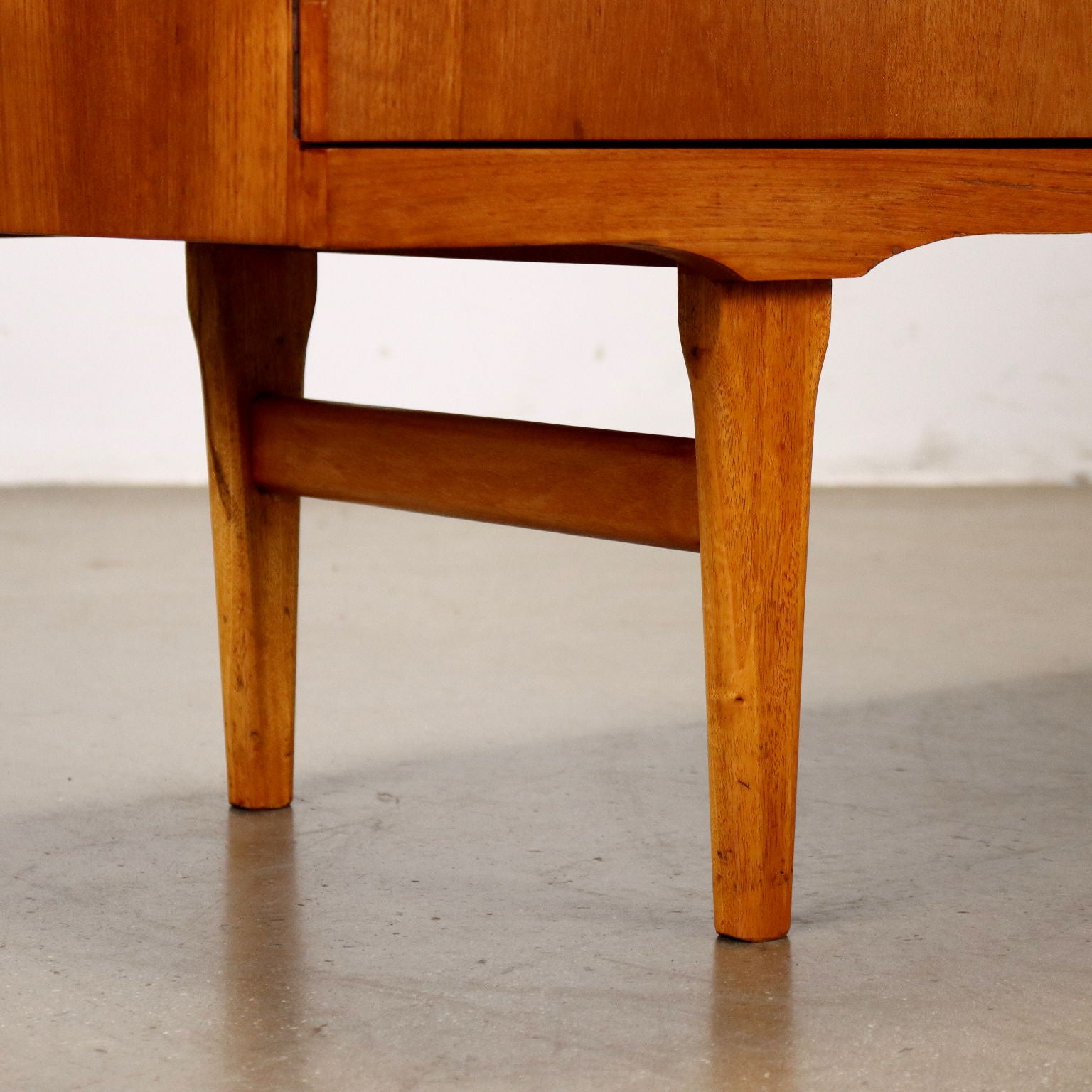 Vintage_Sideboard_Teak_Veneer_Italy_1960s