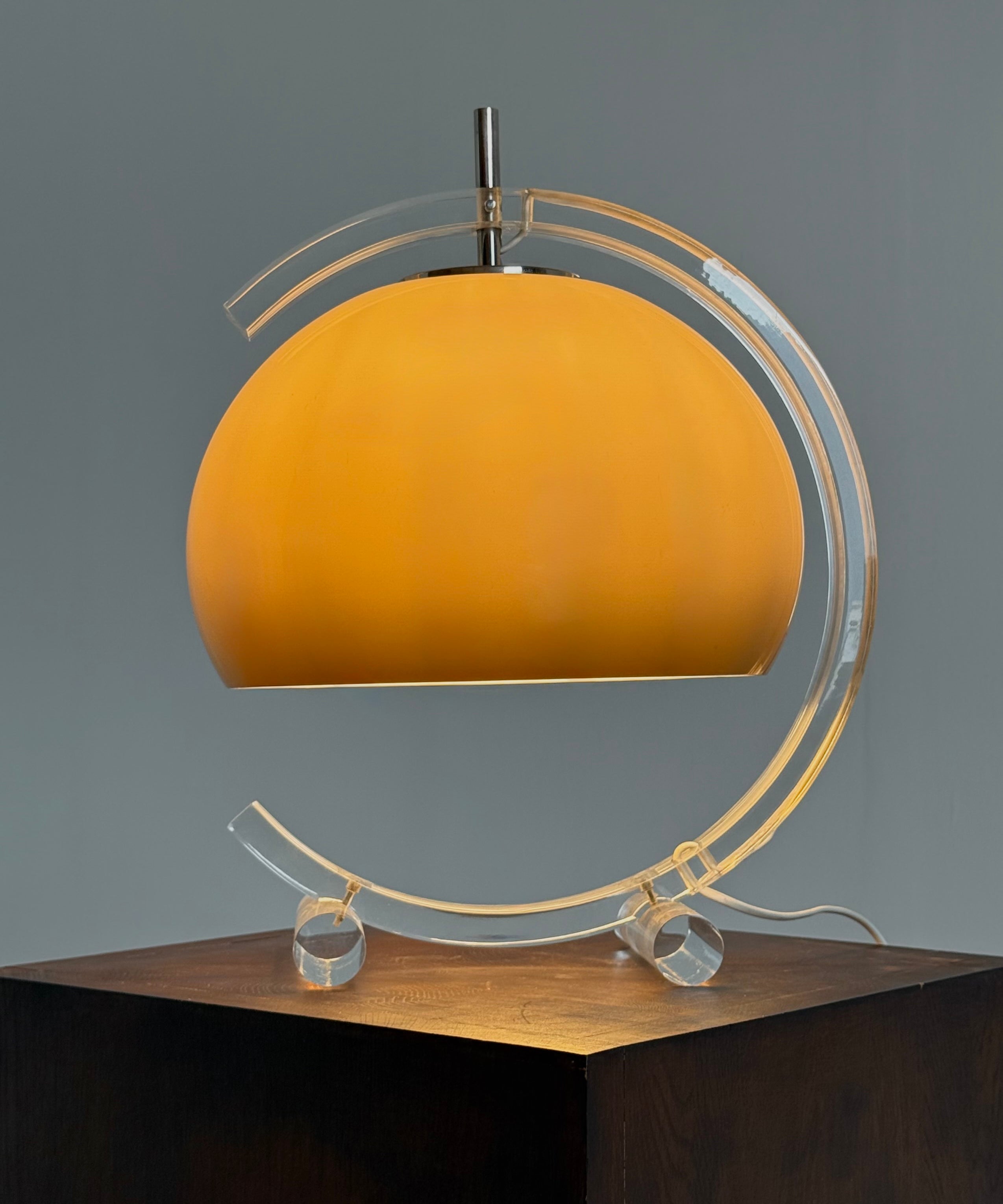 Vintage_Space_Age_table_lamp