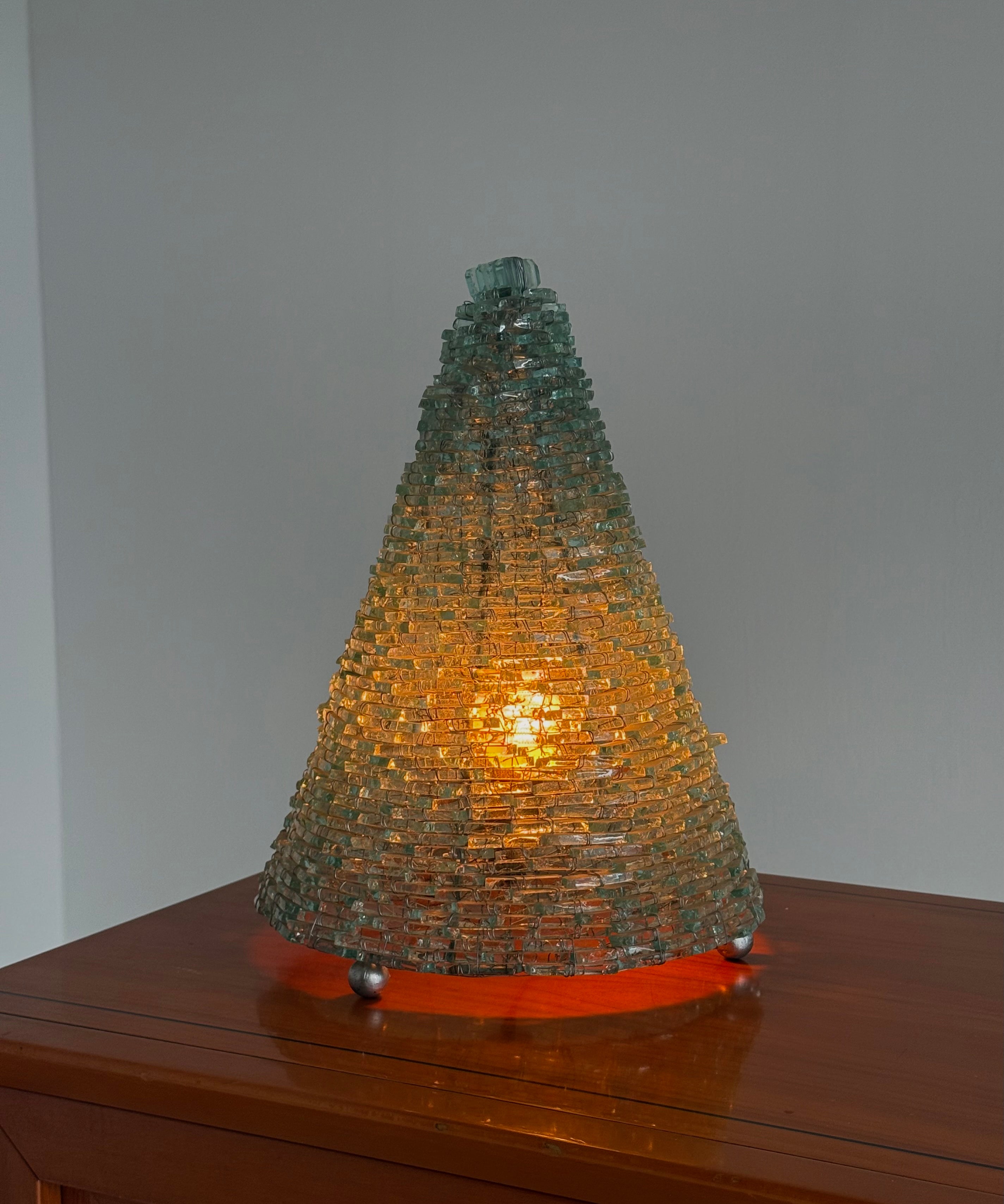 Vintage_Tao_Tesserine_pyramide_lamp_in_glass