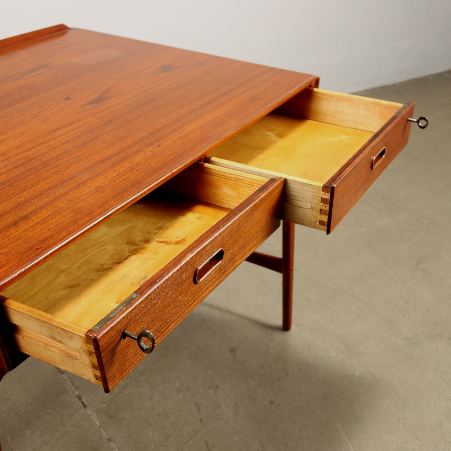 Vintage_Writing_Desk_Svend_ge_Madsen_for_Sigurd_Hansen_Teak_1950s