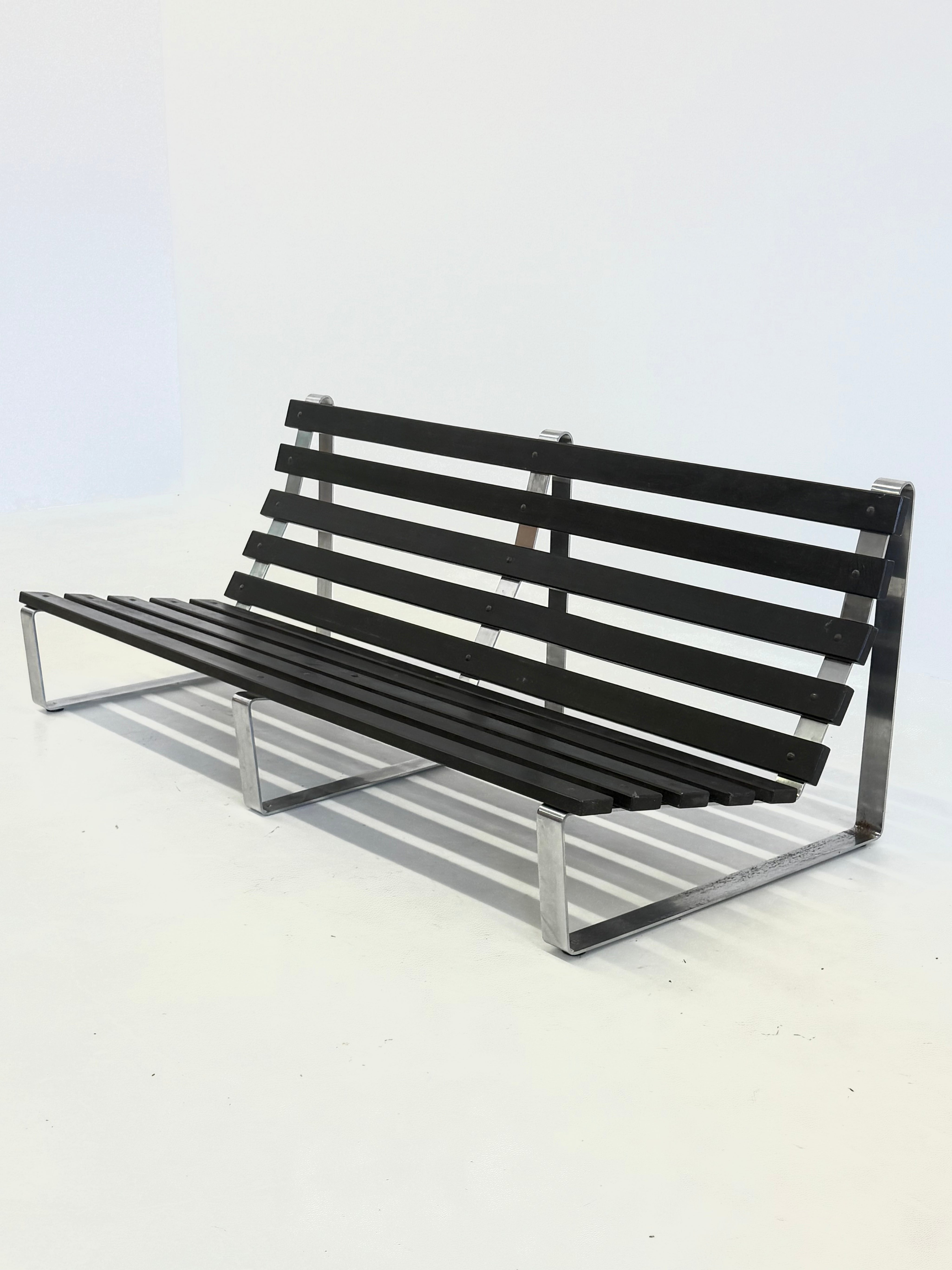 Vintage_slatted_bench_by_Kho_Liang_Ie_for_Artifort