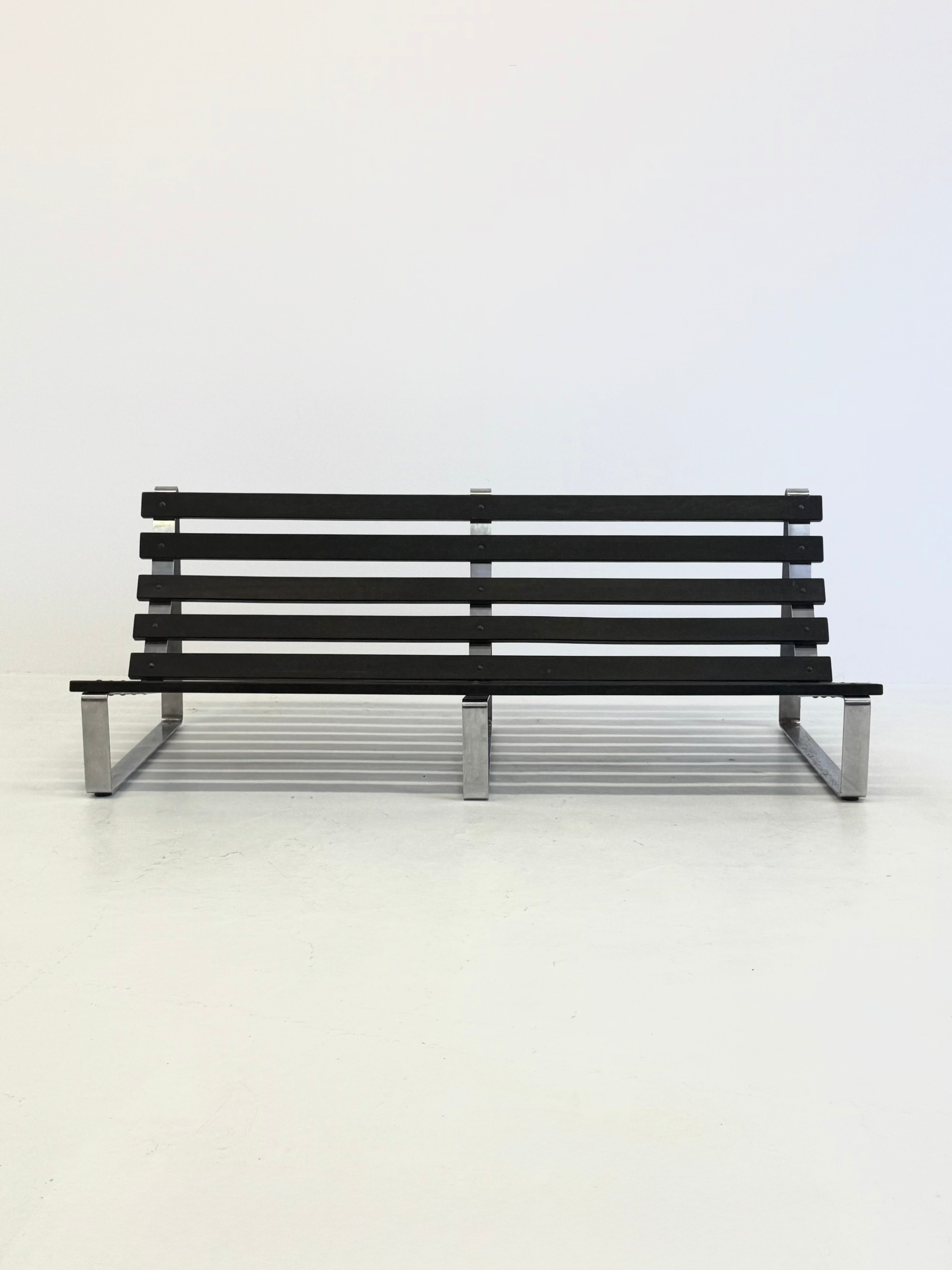 Vintage_slatted_bench_by_Kho_Liang_Ie_for_Artifort