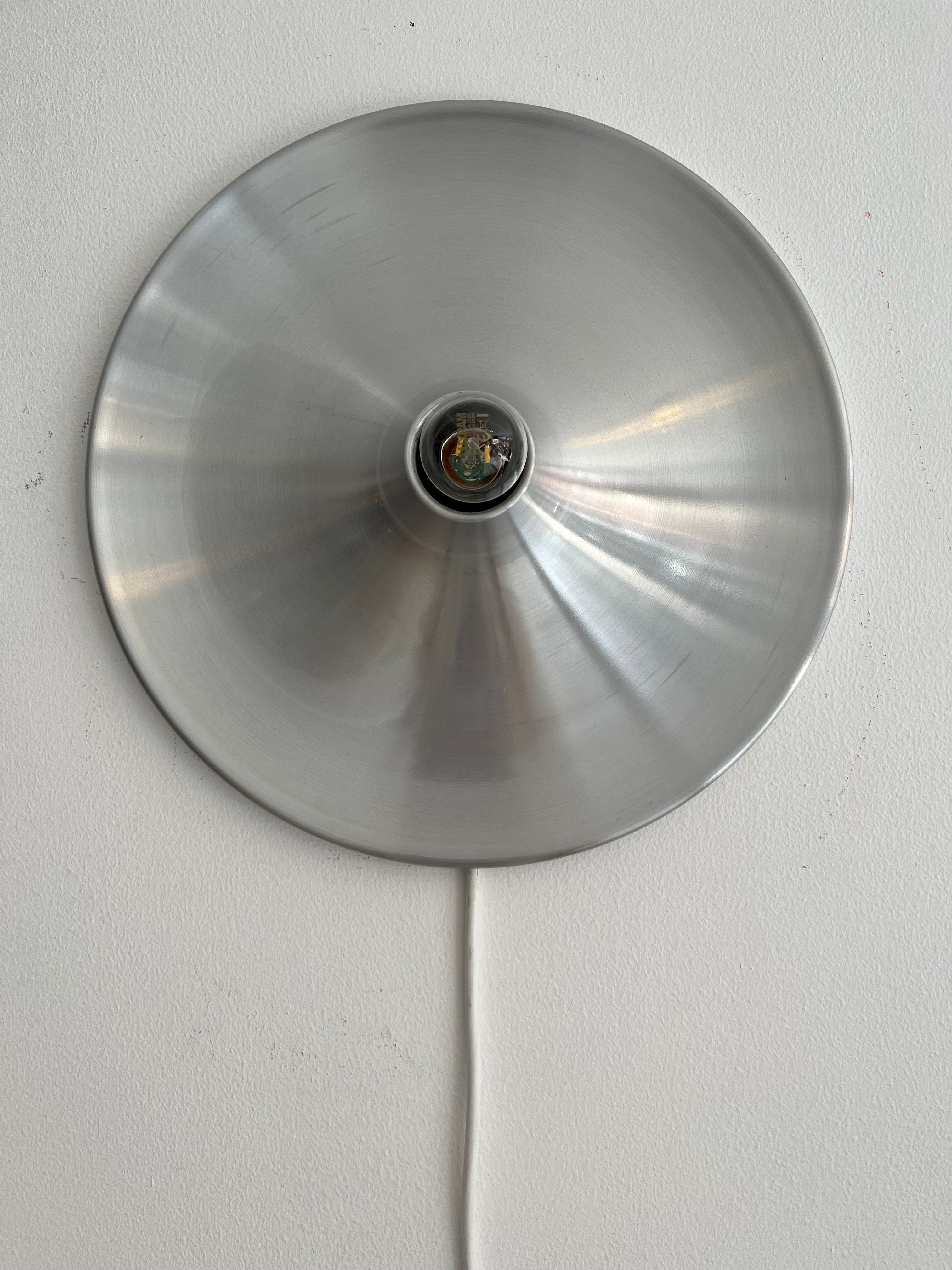 Wall_Lamp_in_Aluminum,_1970s