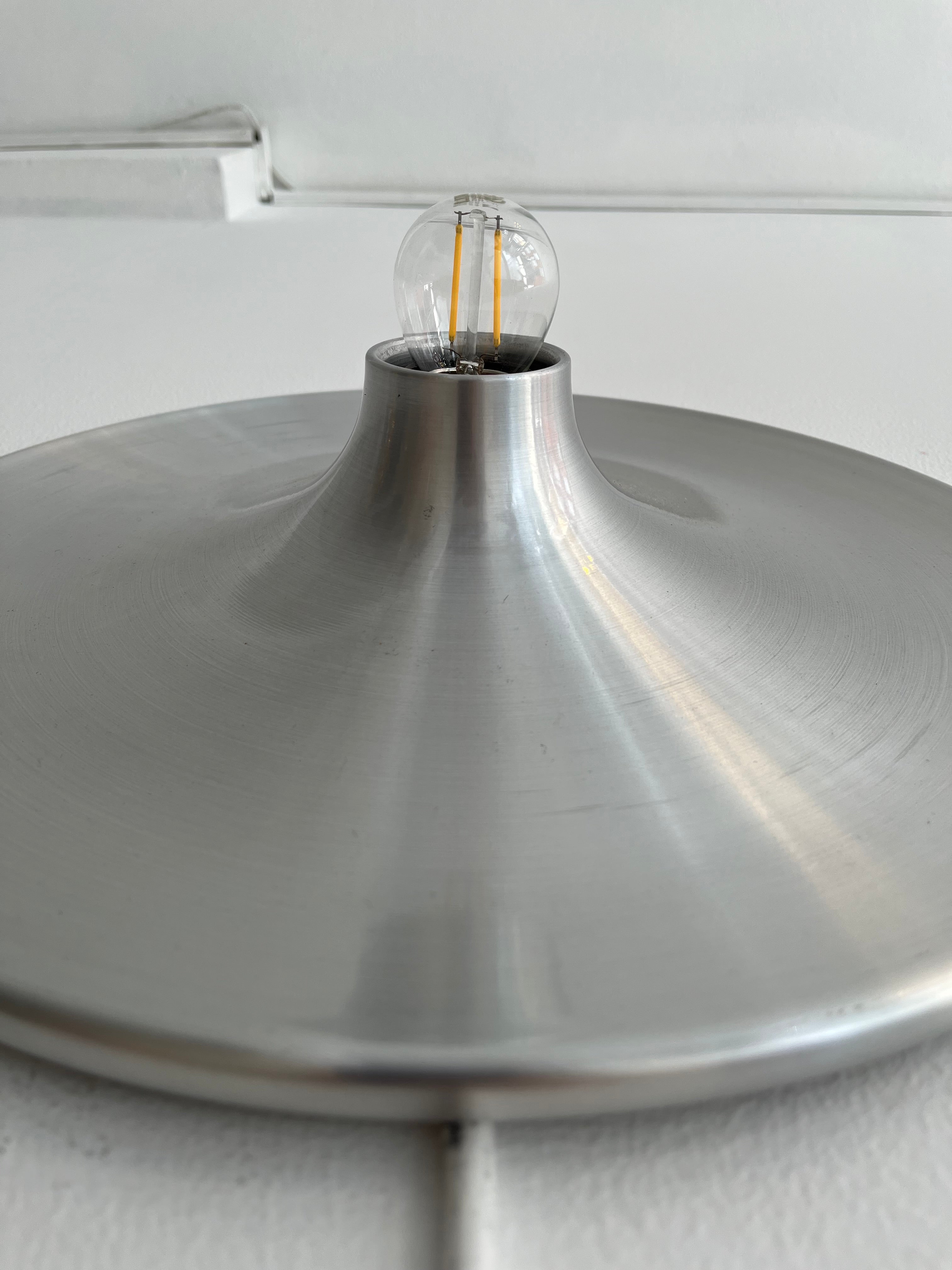 Wall_Lamp_in_Aluminum,_1970s