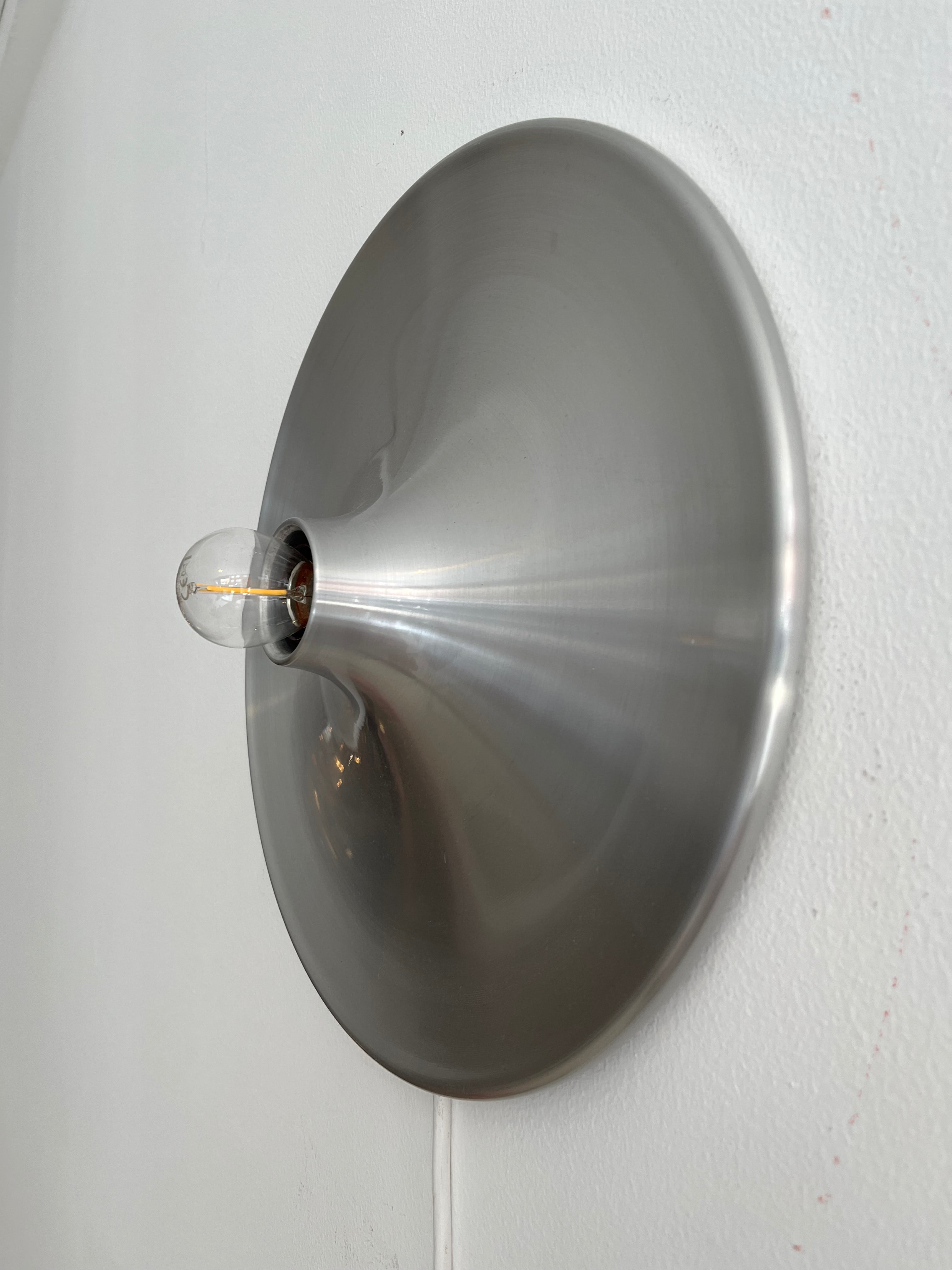 Wall_Lamp_in_Aluminum,_1970s