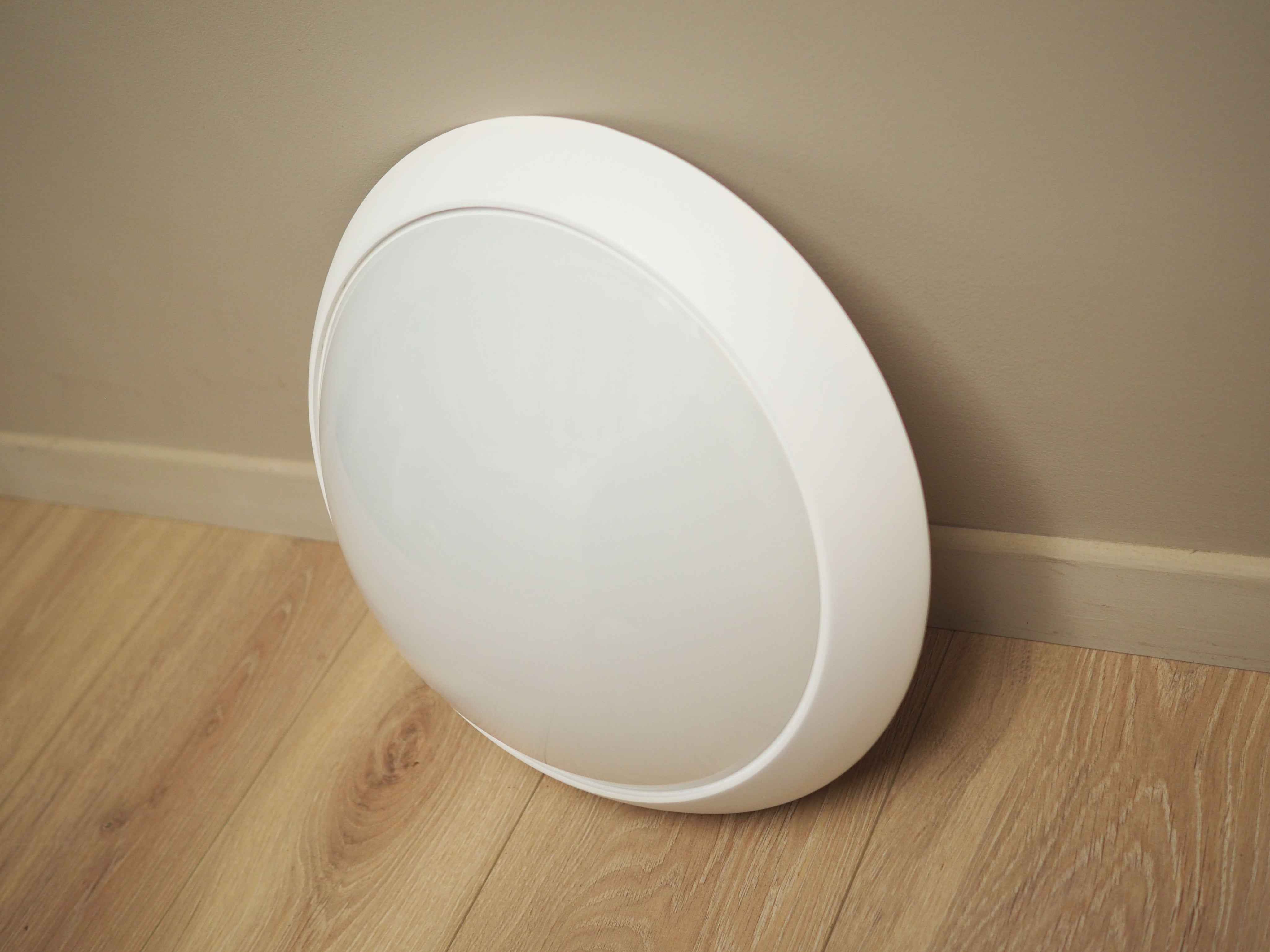 Wall_lamp_Danish_design_1990s_production_Denmark