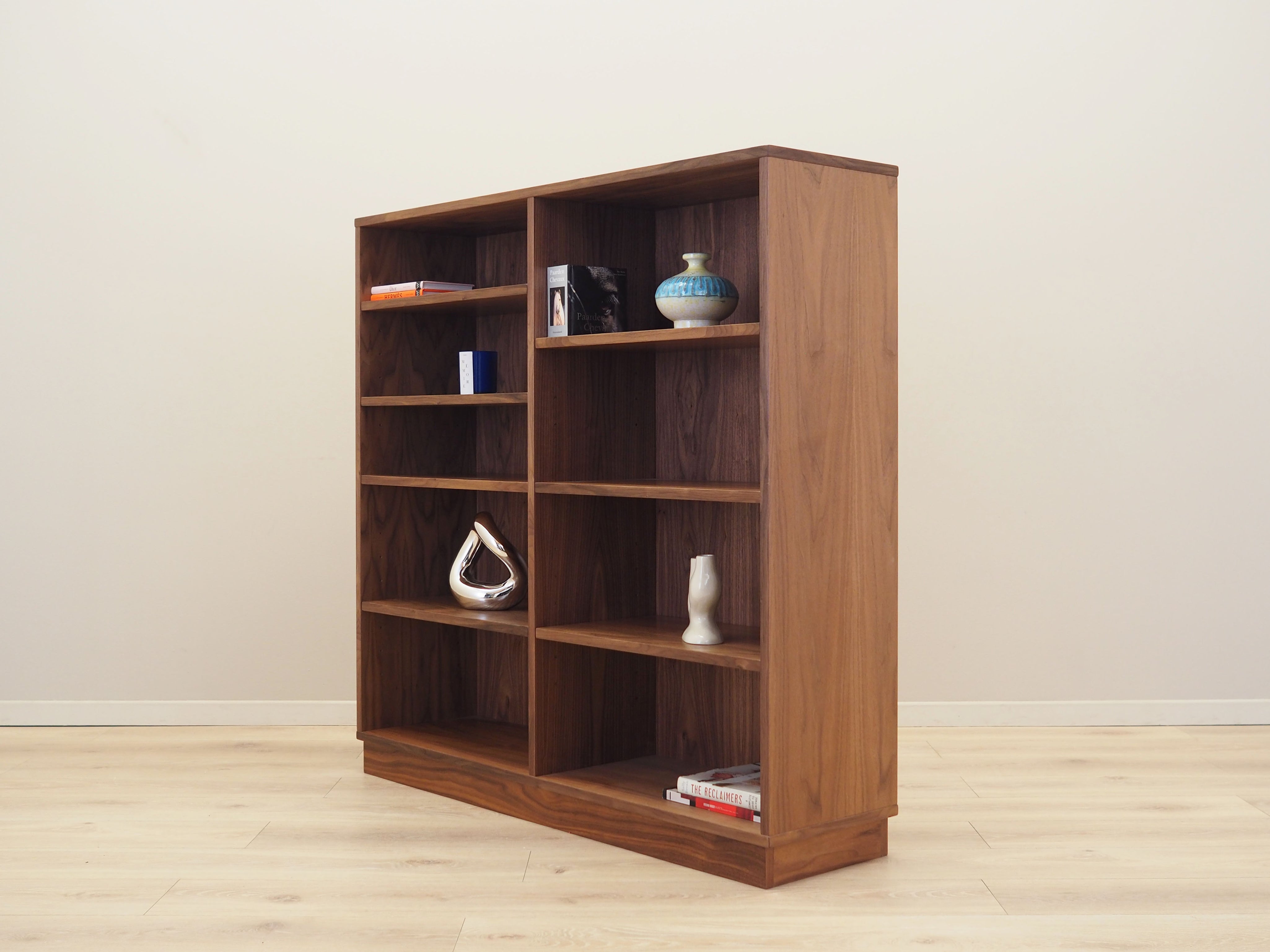 Walnut_bookcase_in_Scandinavian_design