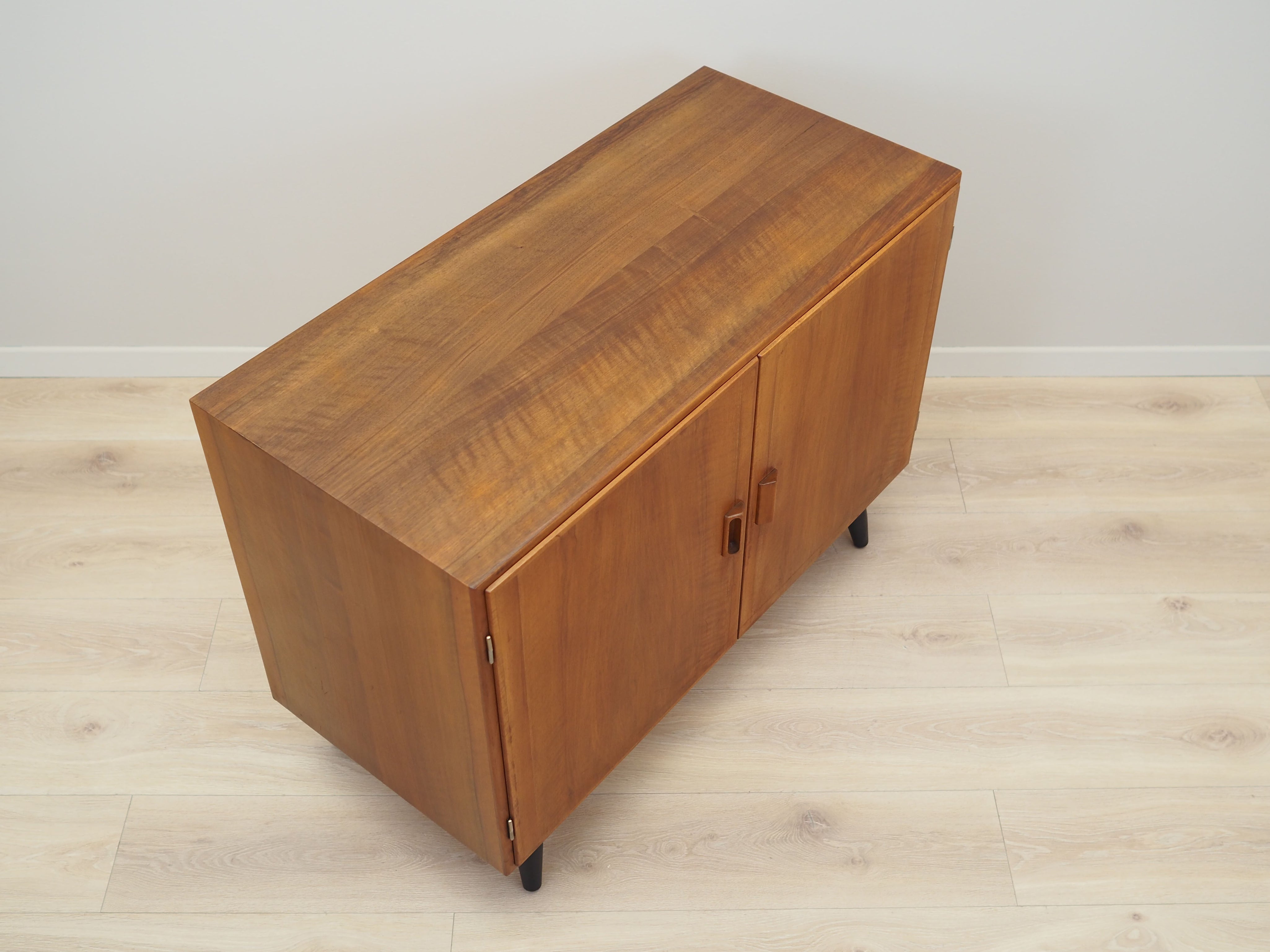 Walnut_cabinet_Danish_design_1960s_designer_B_rge_Mogensen