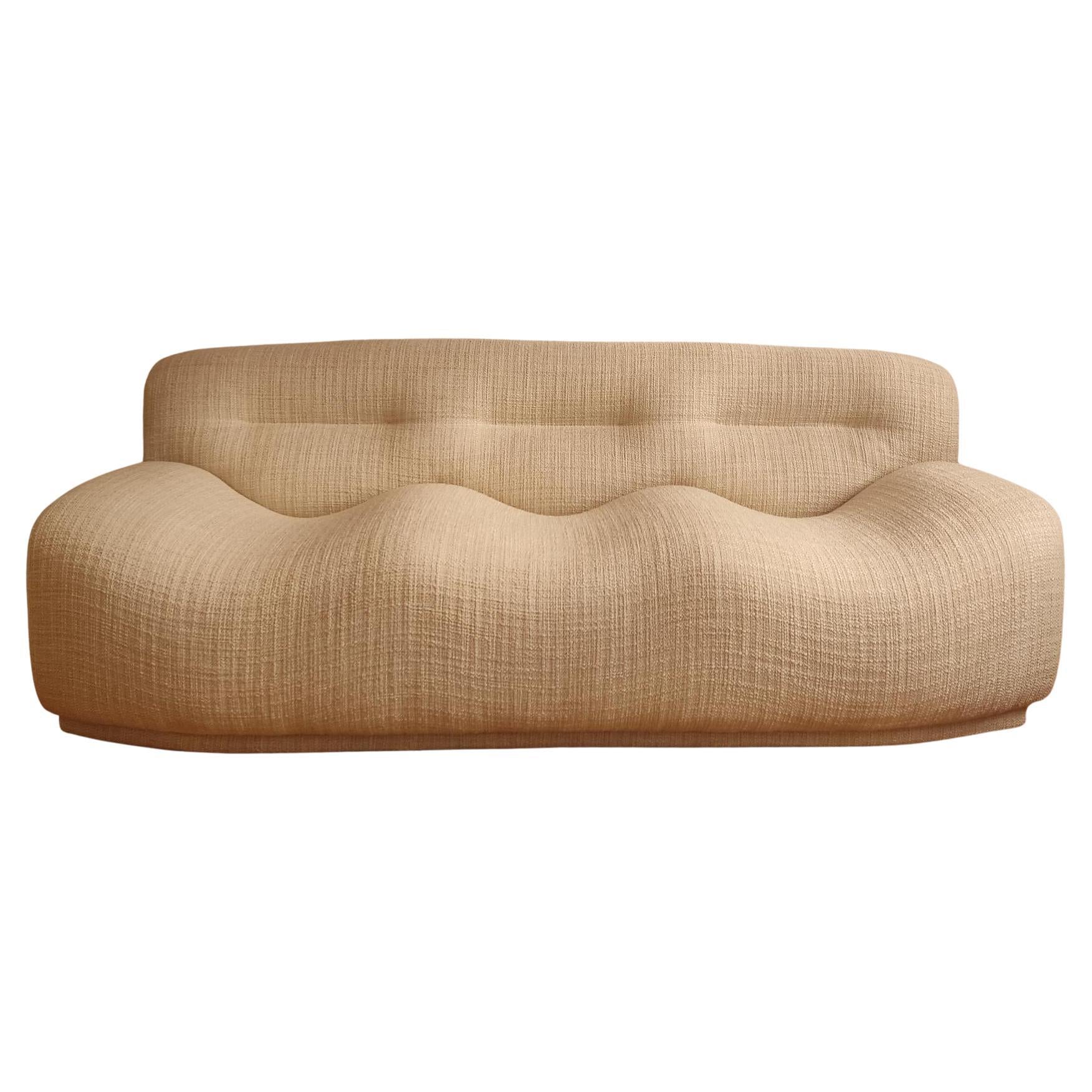 Wavy_sofa_-_Italy_1970