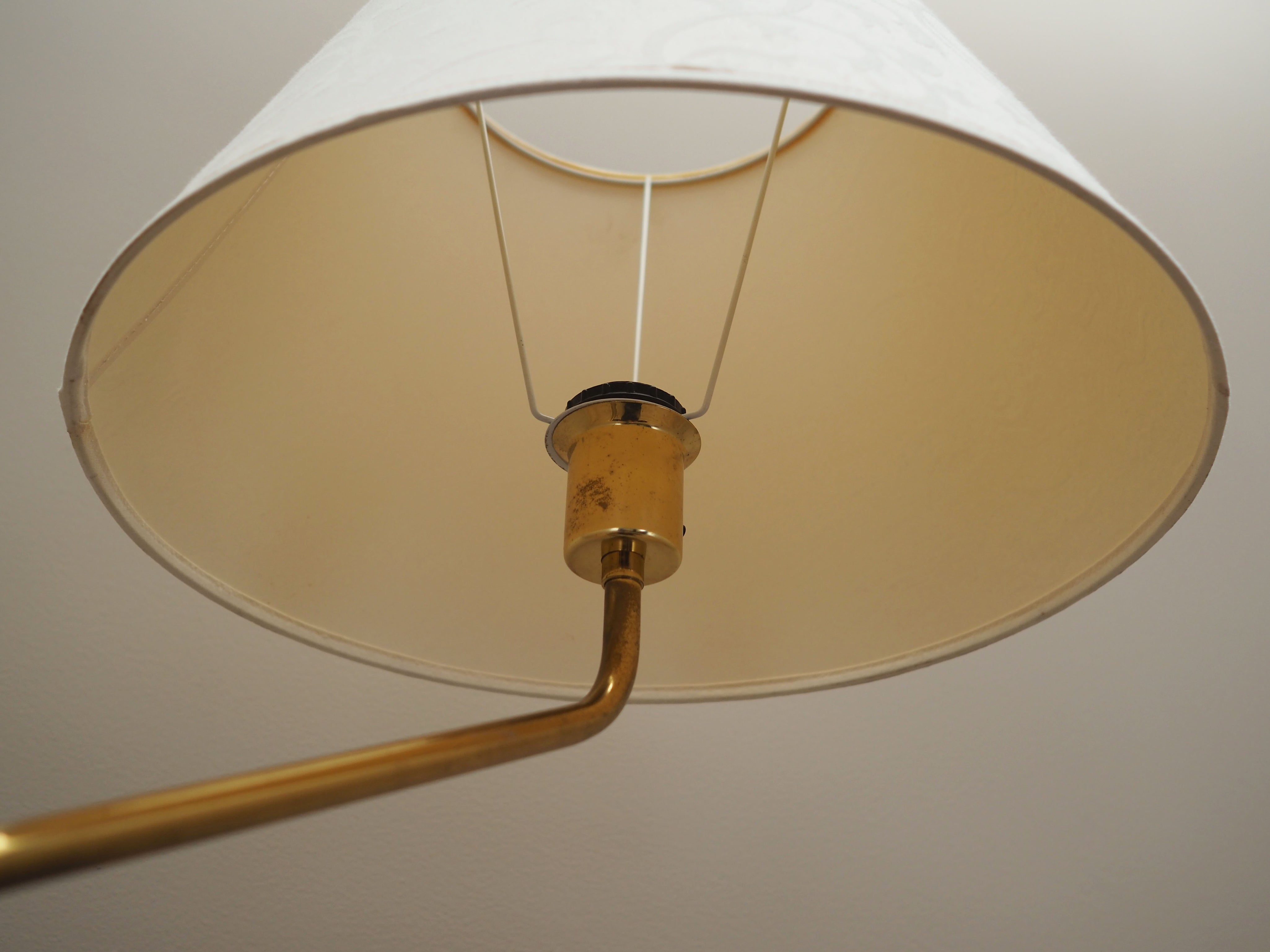 White_Floor_lamp_Danish_design_1970s_production_Denmark