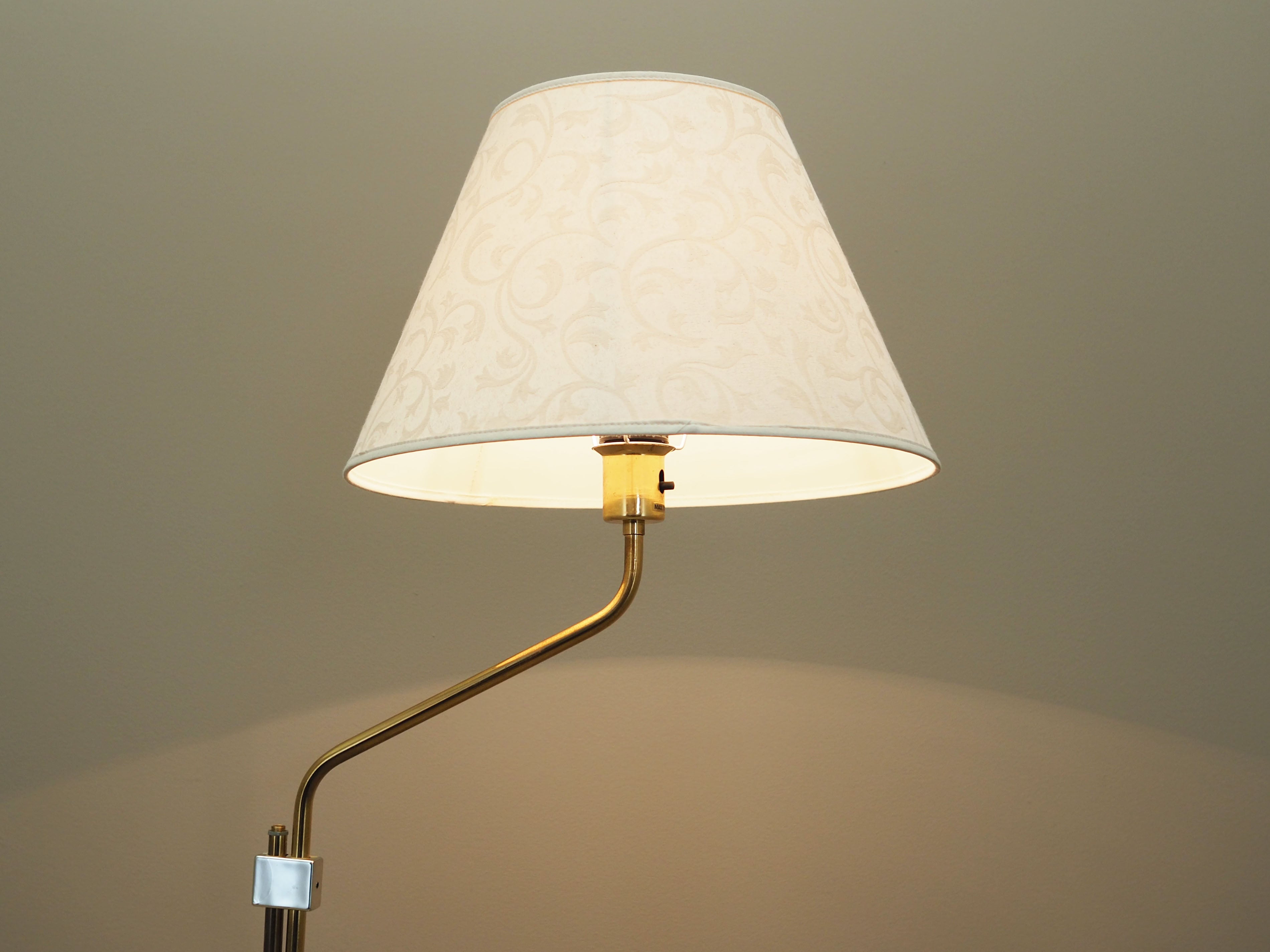 White_Floor_lamp_Danish_design_1970s_production_Denmark