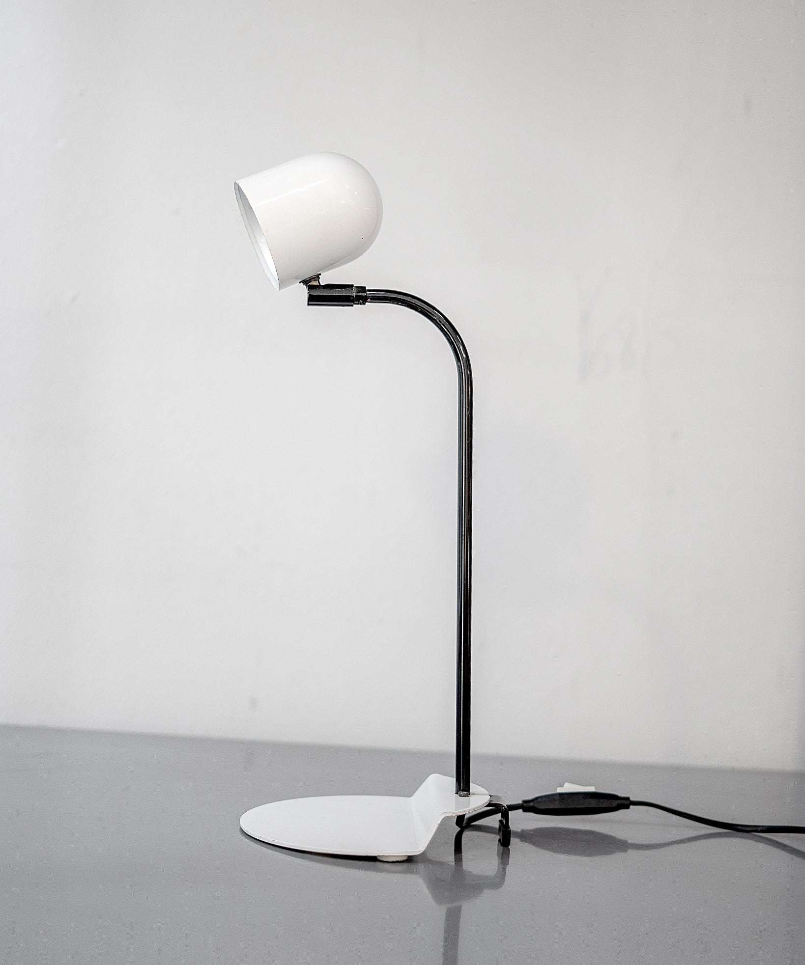 White_Table_Lamp_by_Fagerhult