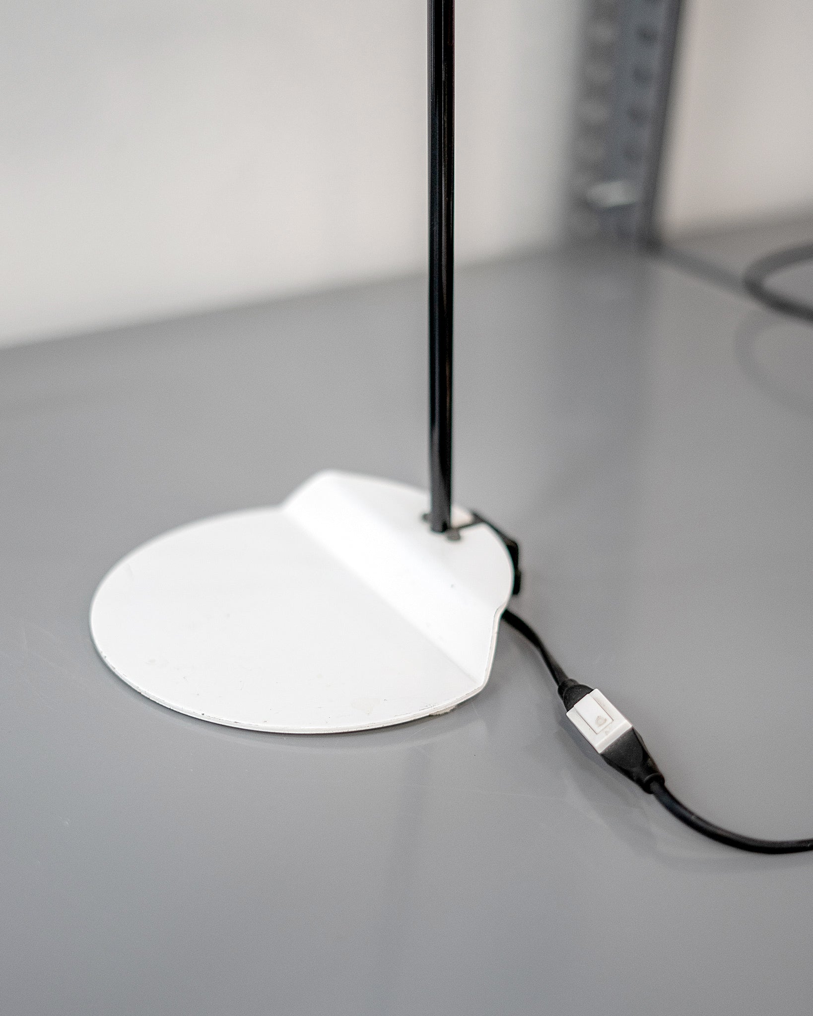 White_Table_Lamp_by_Fagerhult