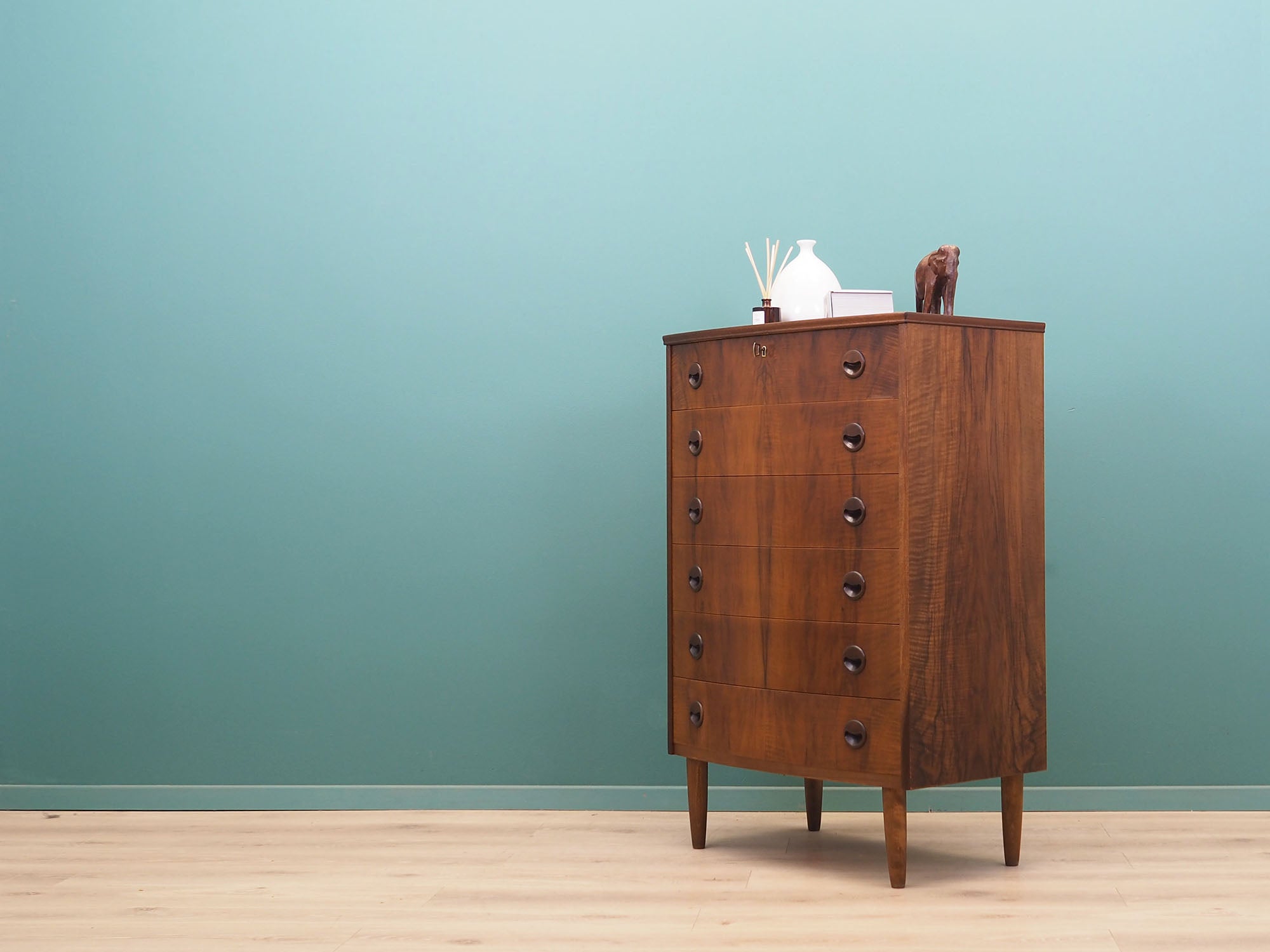 Wooden_Chest_of_drawers_in_Brown