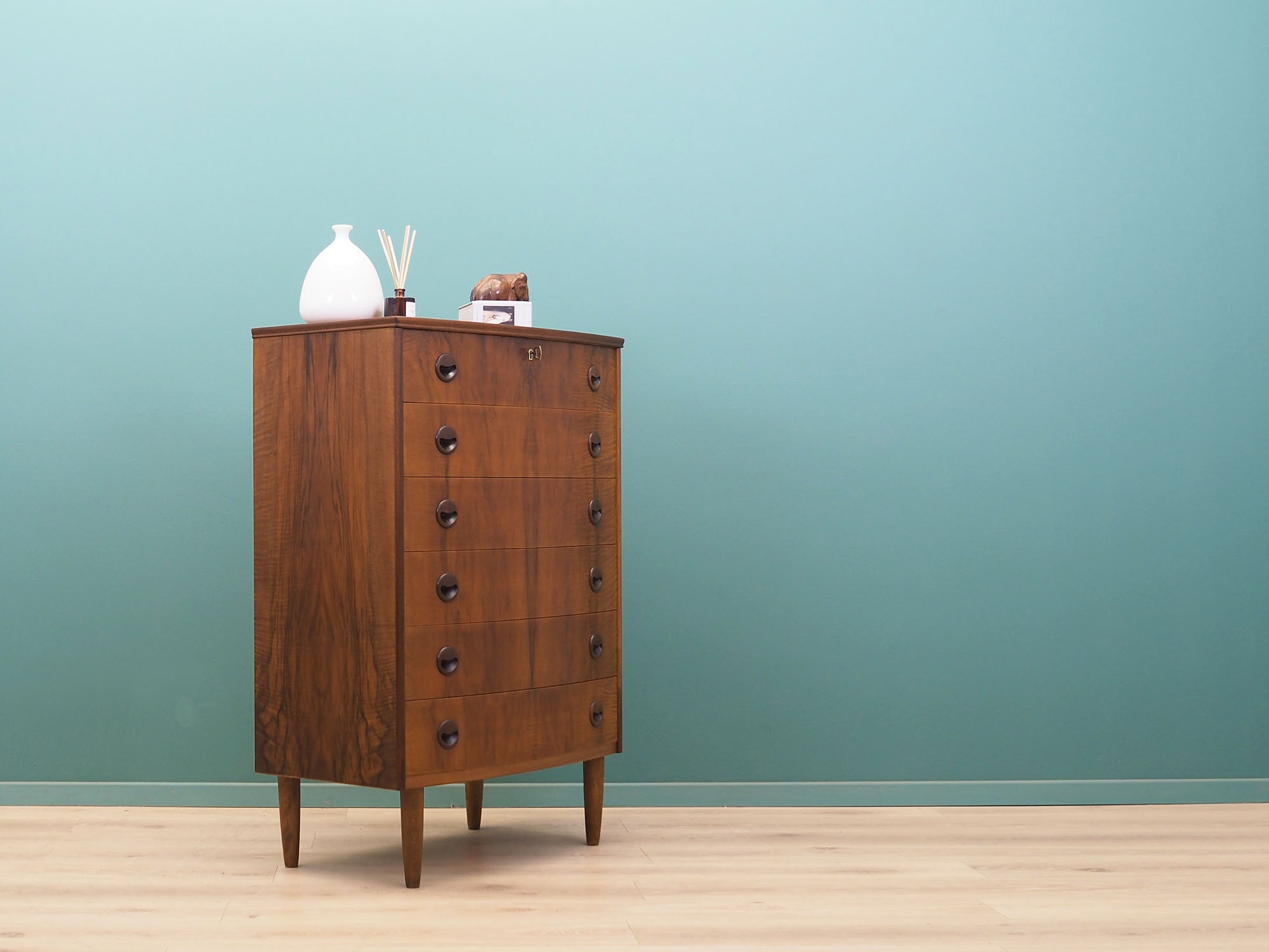 Wooden_Chest_of_drawers_in_Brown