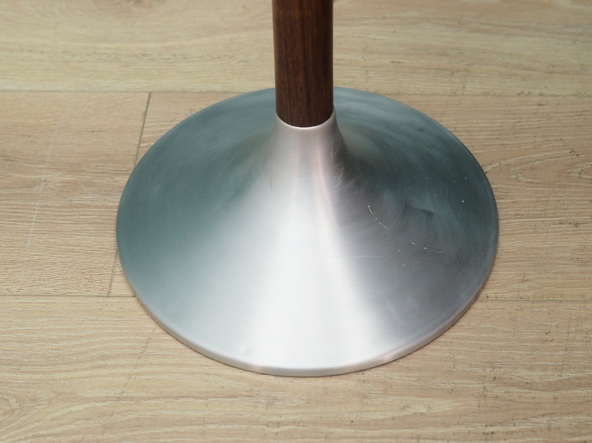 Wooden_floor_lamp_Danish_design_1960s_production_Denmark