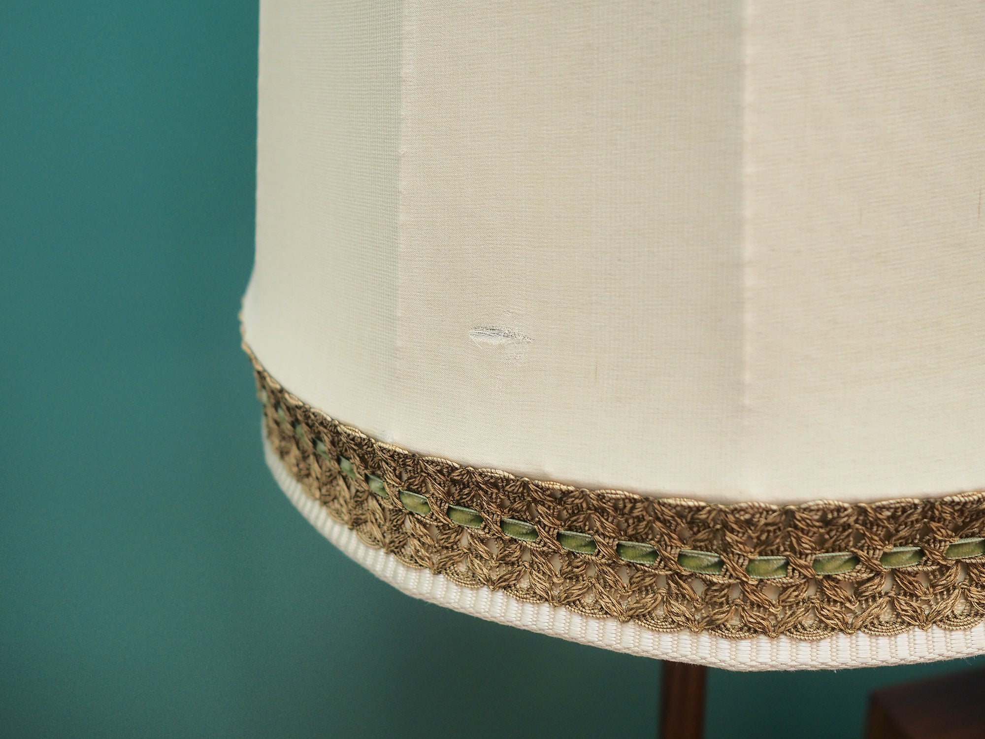 Wooden_floor_lamp_Danish_design_1960s_production_Denmark