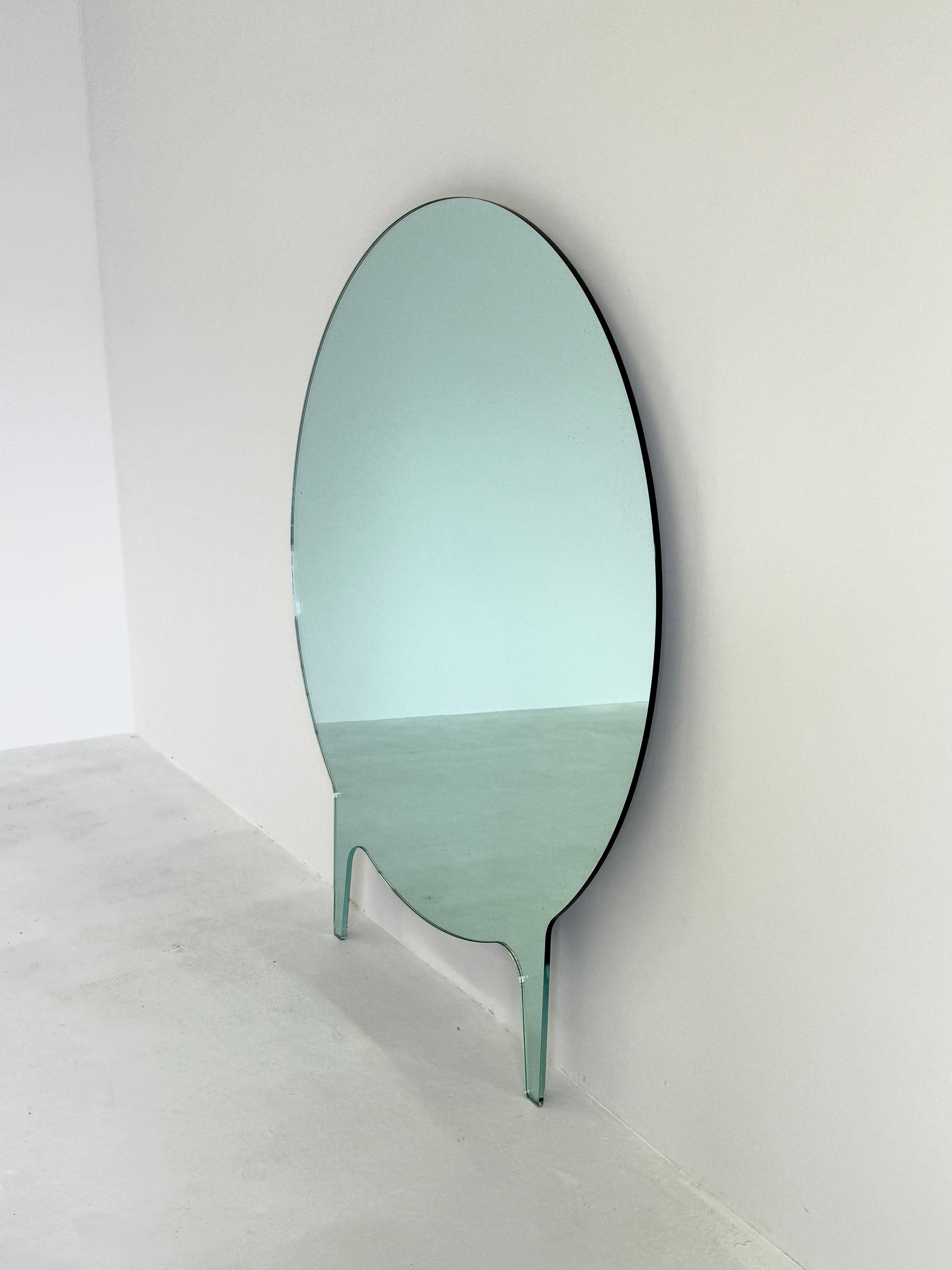 XL_large_round_MIR_mirror_designed_by_Roderick_Vos