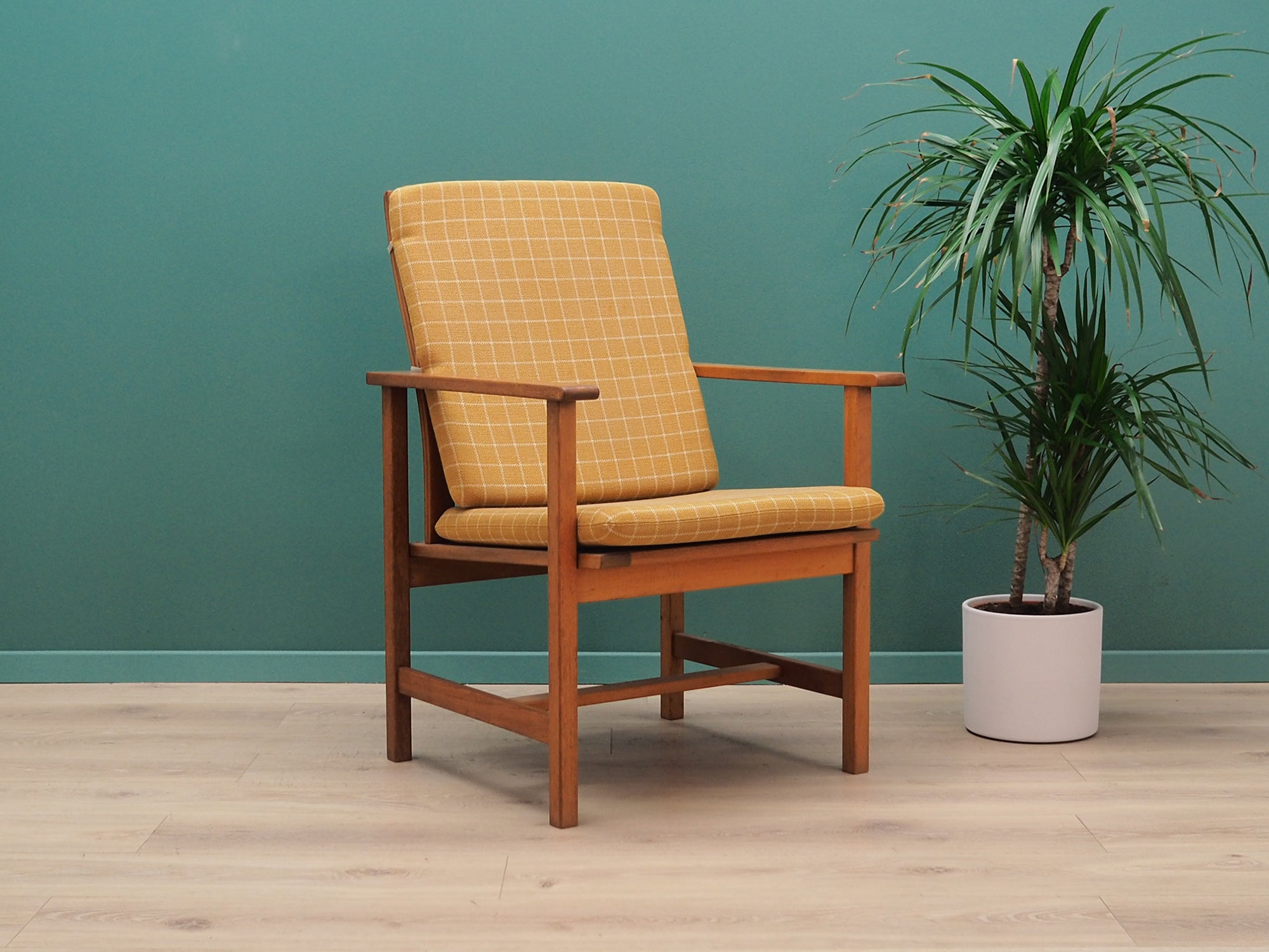 Yellow_armchair_Danish_design_1970s_designer_B_rge_Mogensen