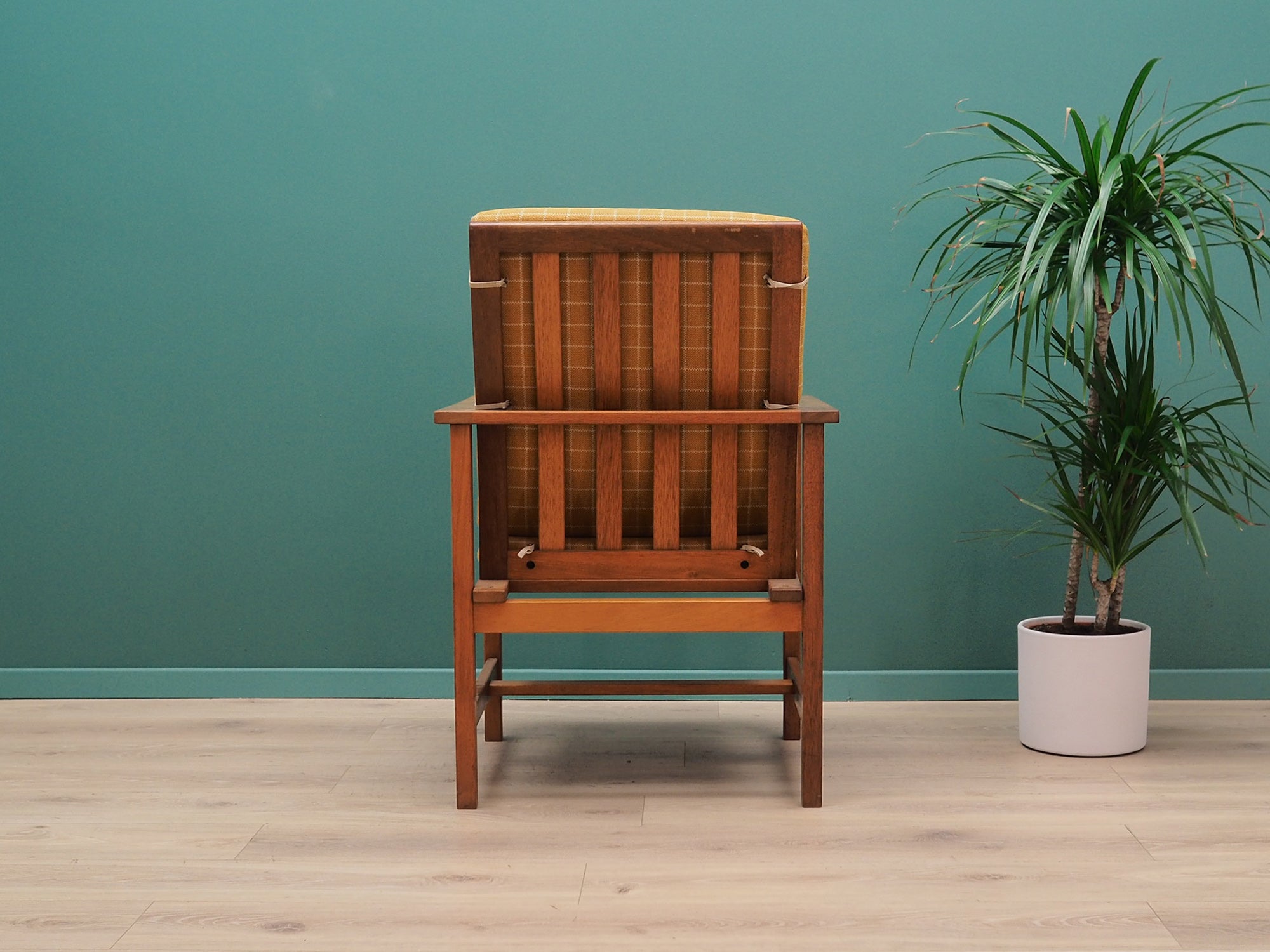 Yellow_armchair_Danish_design_1970s_designer_B_rge_Mogensen