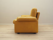 Yellow_leather_sofa_Italian_design_1960s_manufacturer_B_B_Italia_designer_Tobia_Scarpa