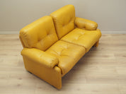 Yellow_leather_sofa_Italian_design_1960s_manufacturer_B_B_Italia_designer_Tobia_Scarpa