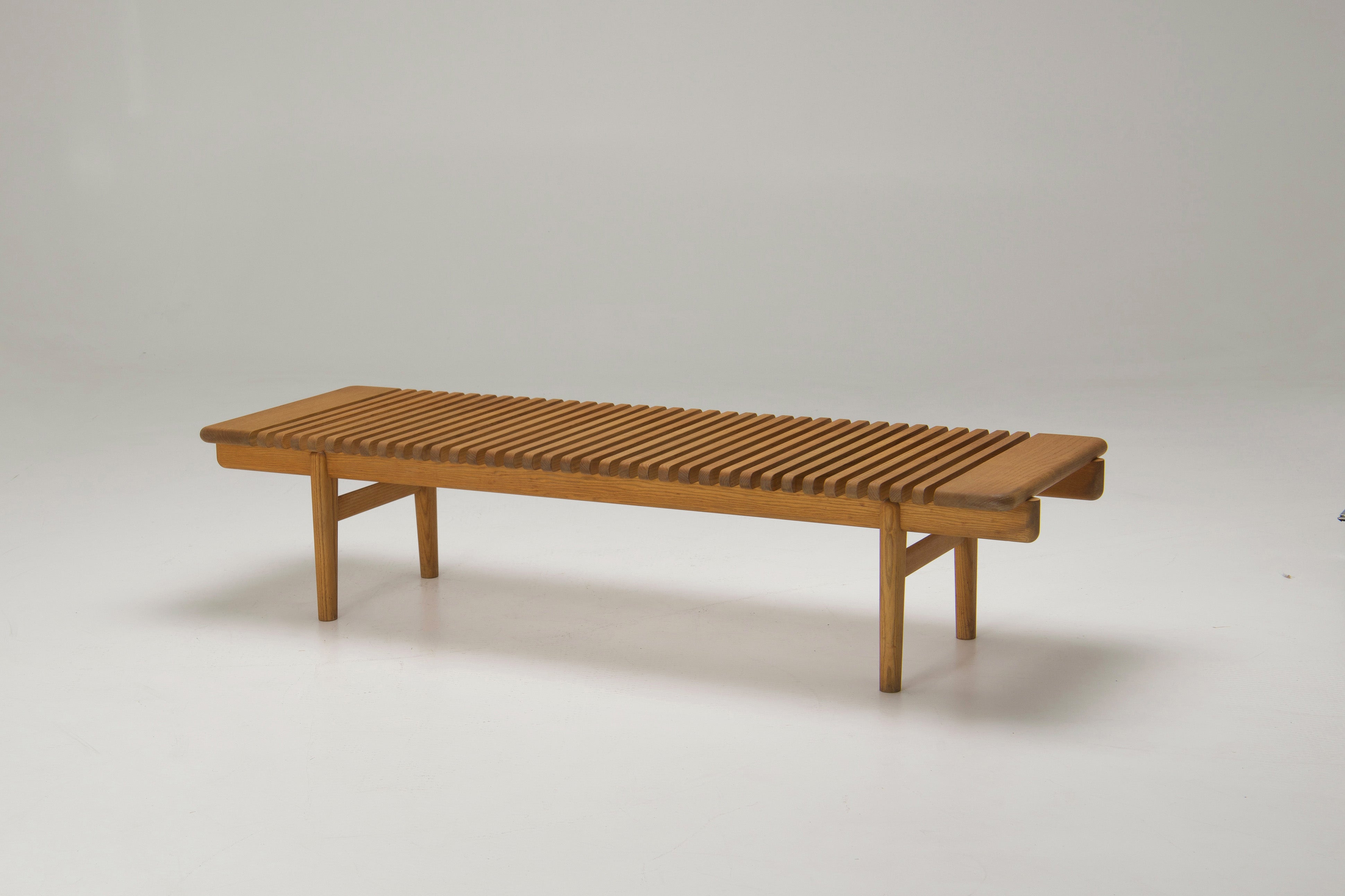 JH589_Bar_Bench_by_Hans_J._Wegner