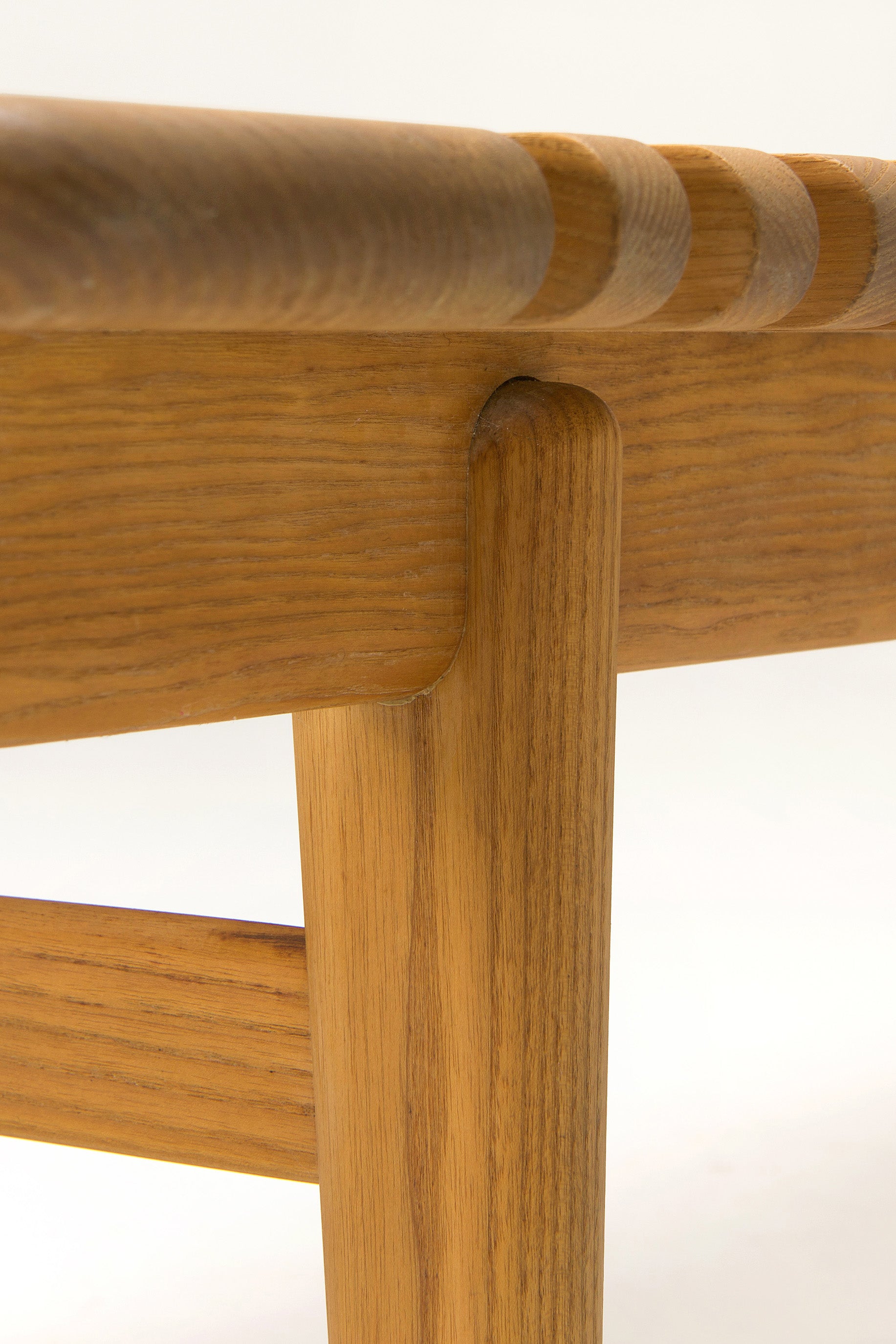 JH589_Bar_Bench_by_Hans_J._Wegner