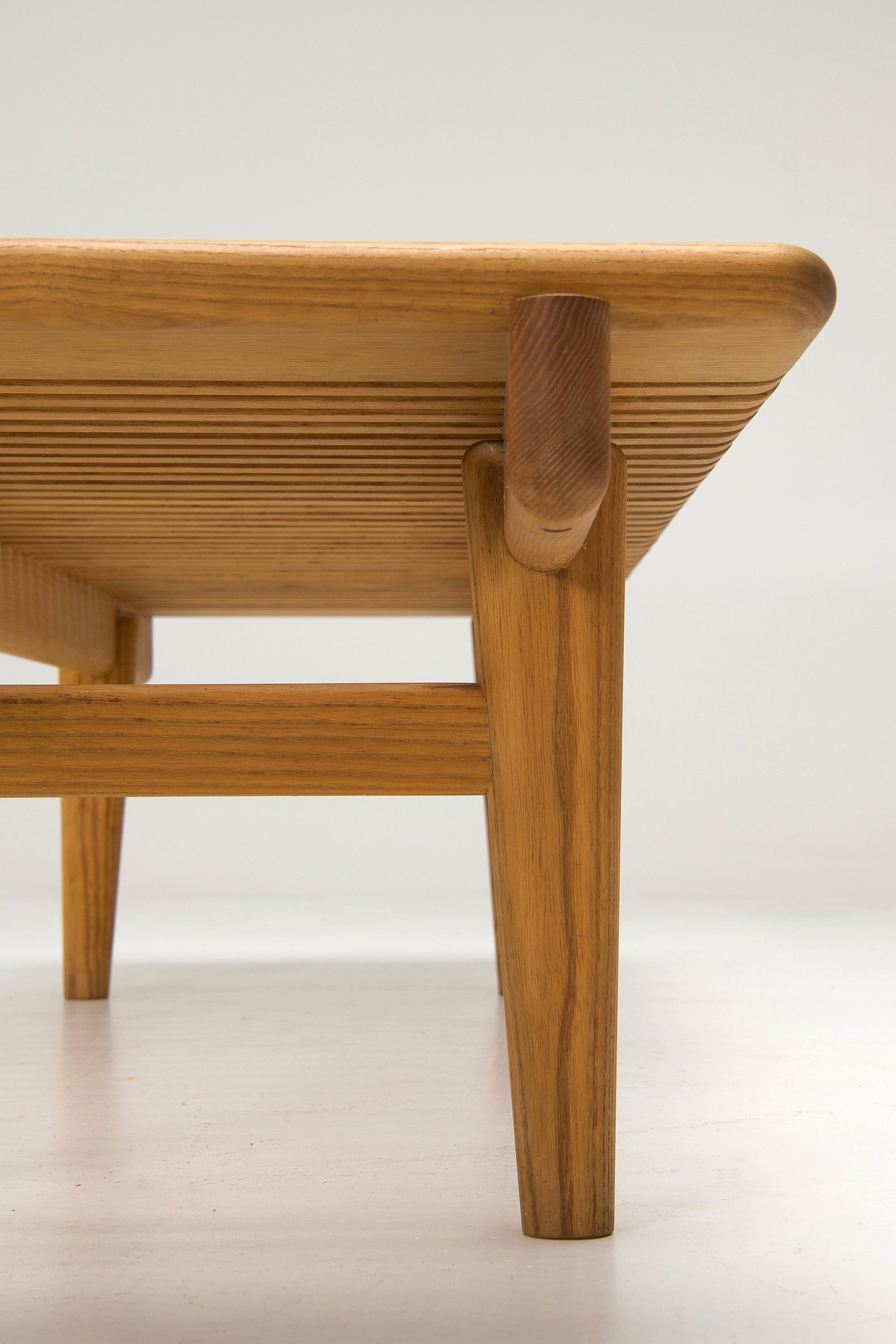 JH589_Bar_Bench_by_Hans_J._Wegner