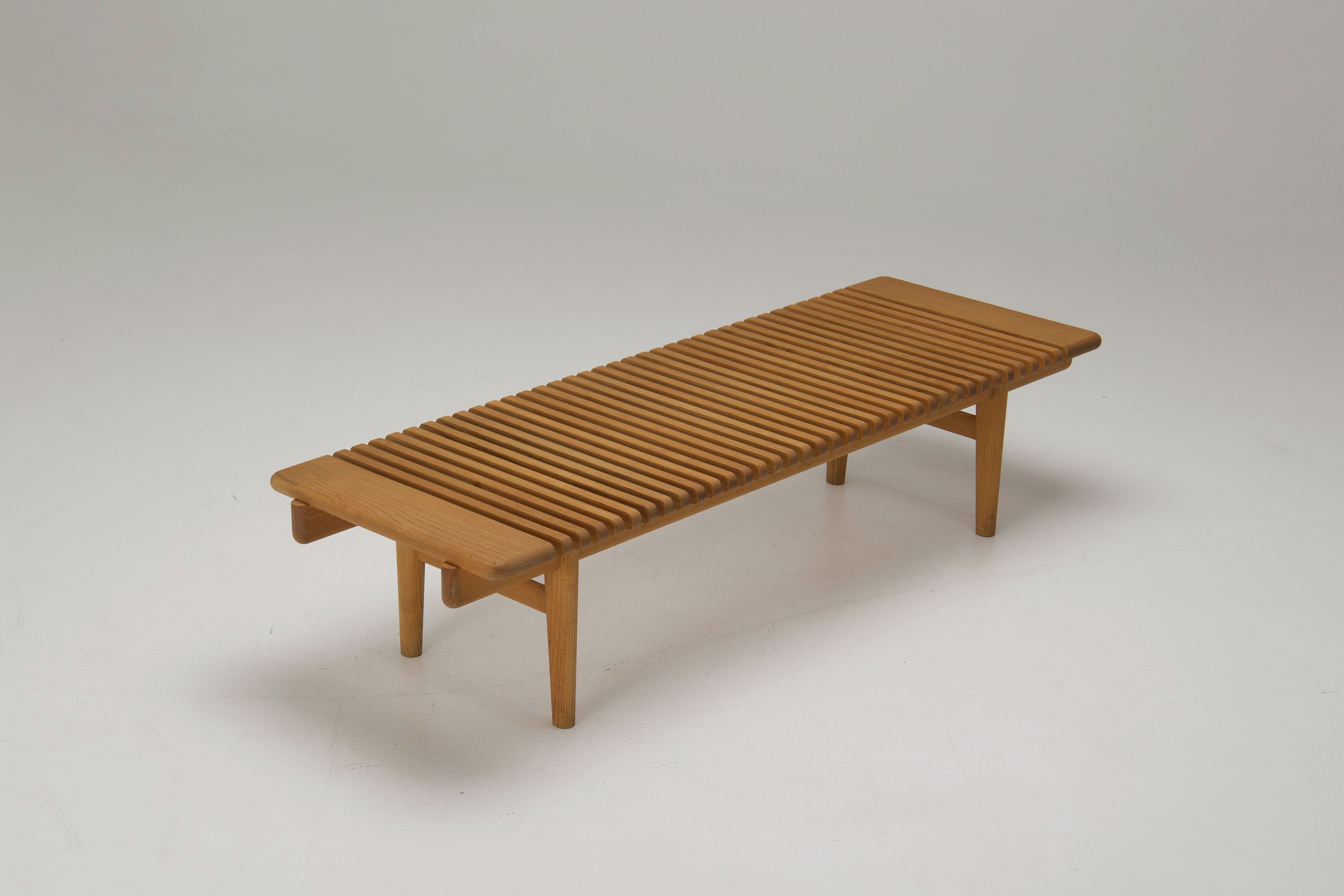 JH589_Bar_Bench_by_Hans_J._Wegner