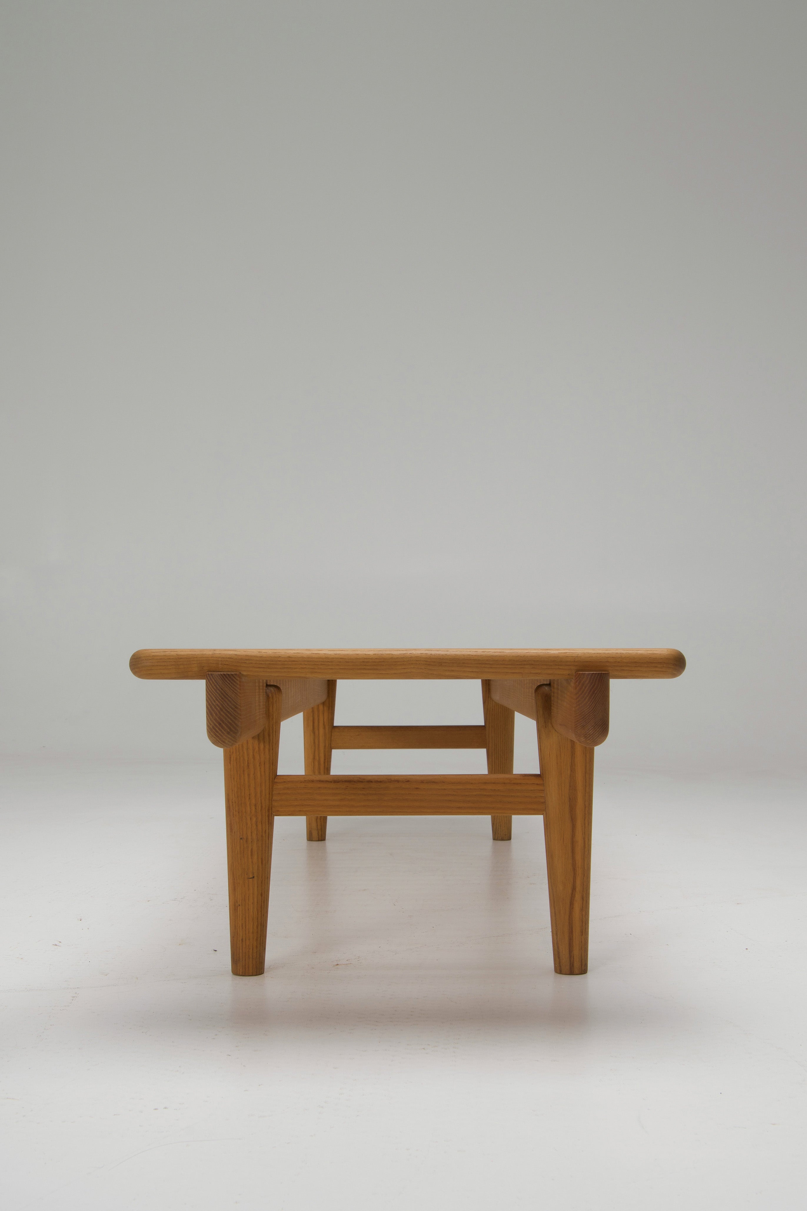 JH589_Bar_Bench_by_Hans_J._Wegner
