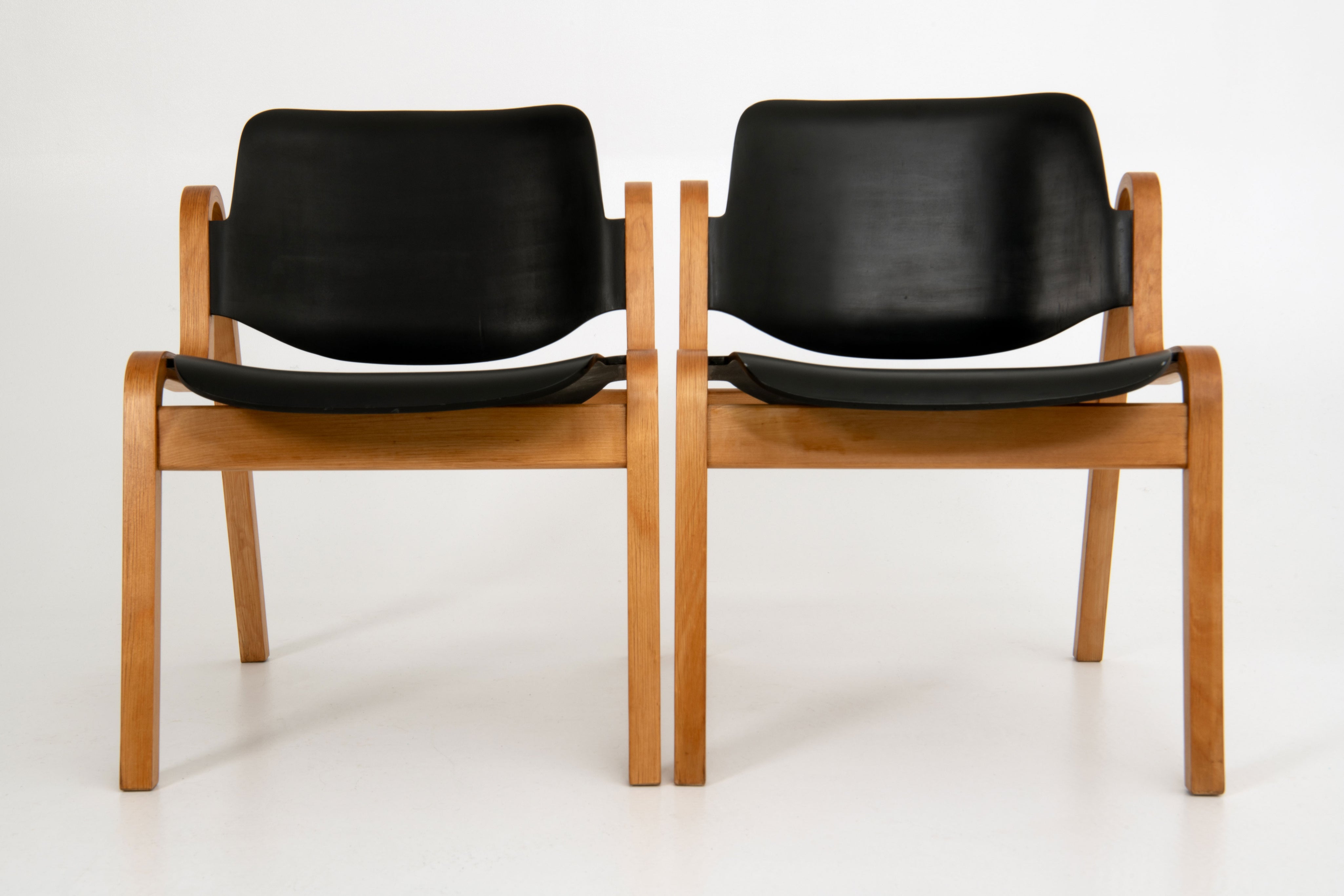 Set_of_2_Wilhelmina_Chairs_Ilmari_Tapiovaara_Birch_Plywood_1950s_Finland