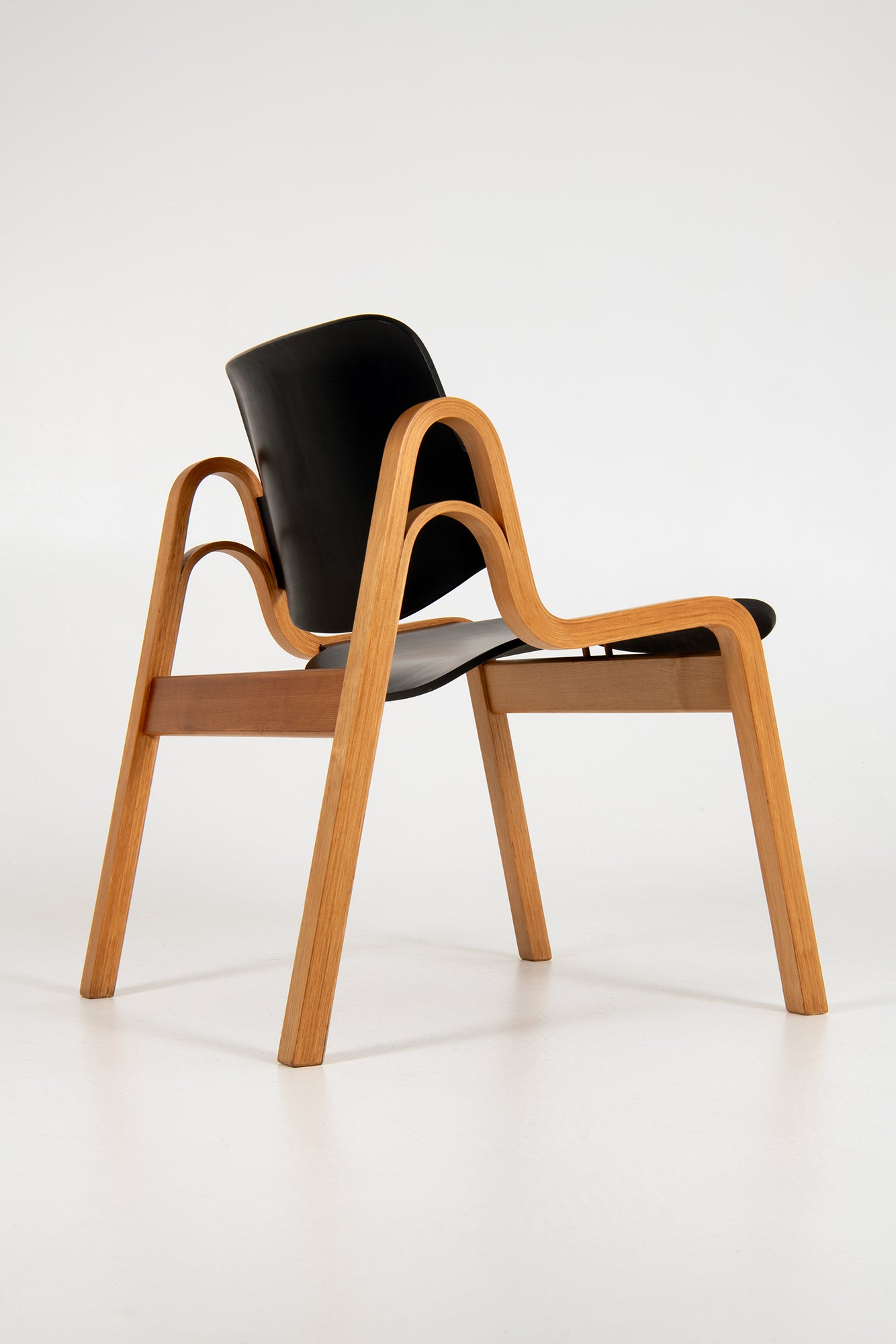 Set_of_2_Wilhelmina_Chairs_Ilmari_Tapiovaara_Birch_Plywood_1950s_Finland