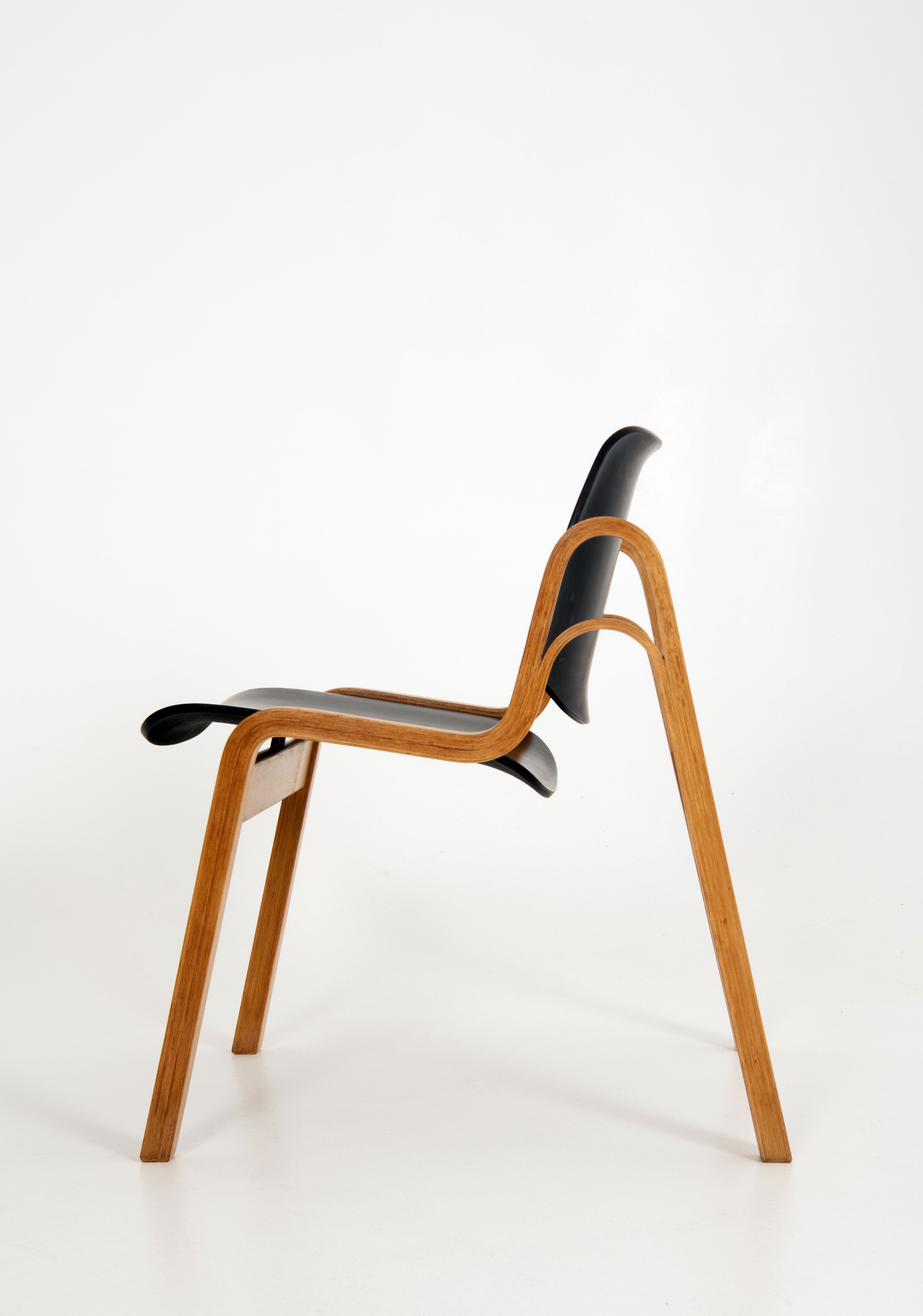 Set_of_2_Wilhelmina_Chairs_Ilmari_Tapiovaara_Birch_Plywood_1950s_Finland