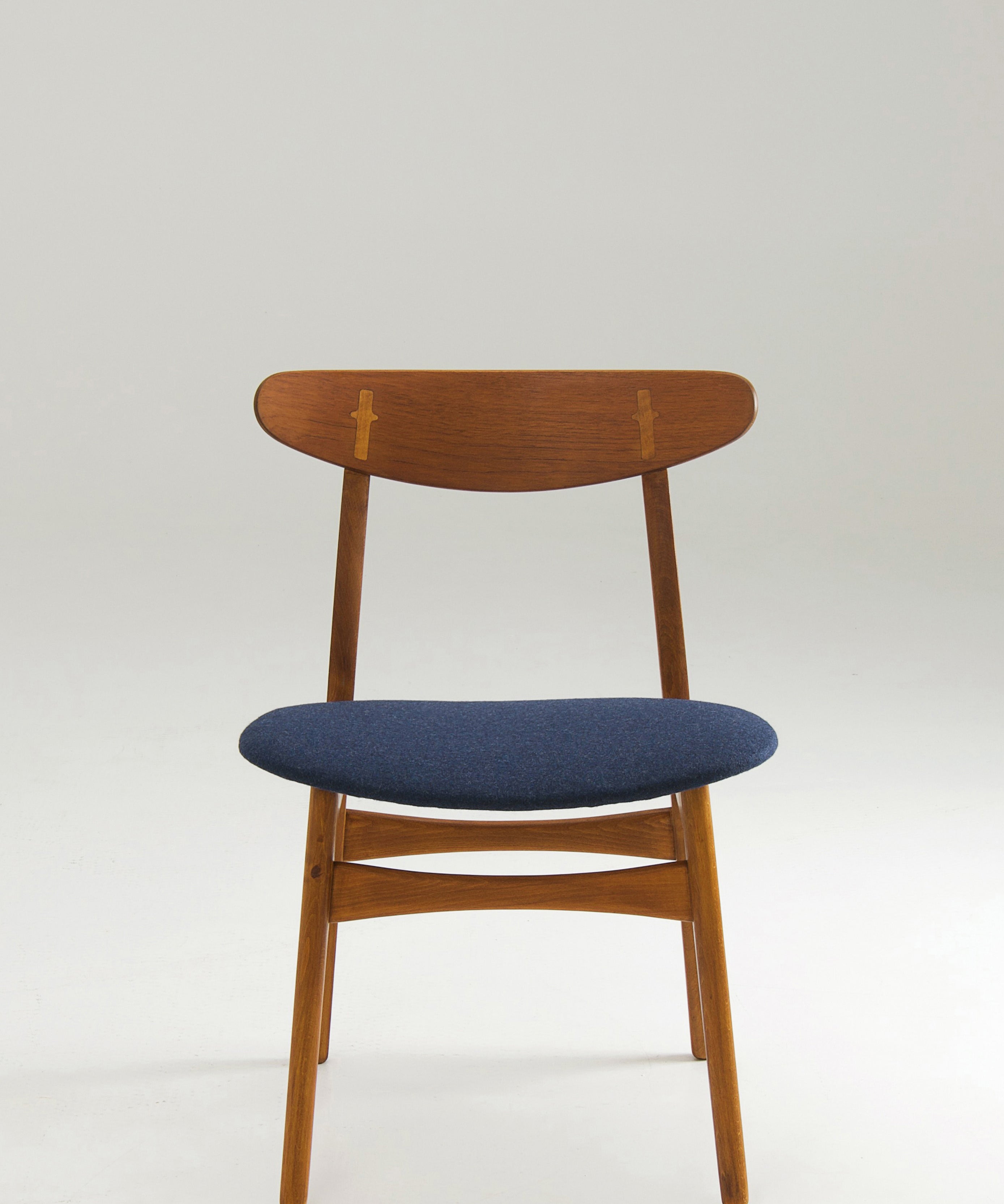 Set_of_4_Ch30_Dining_Chairs_Hans_J._Wegner