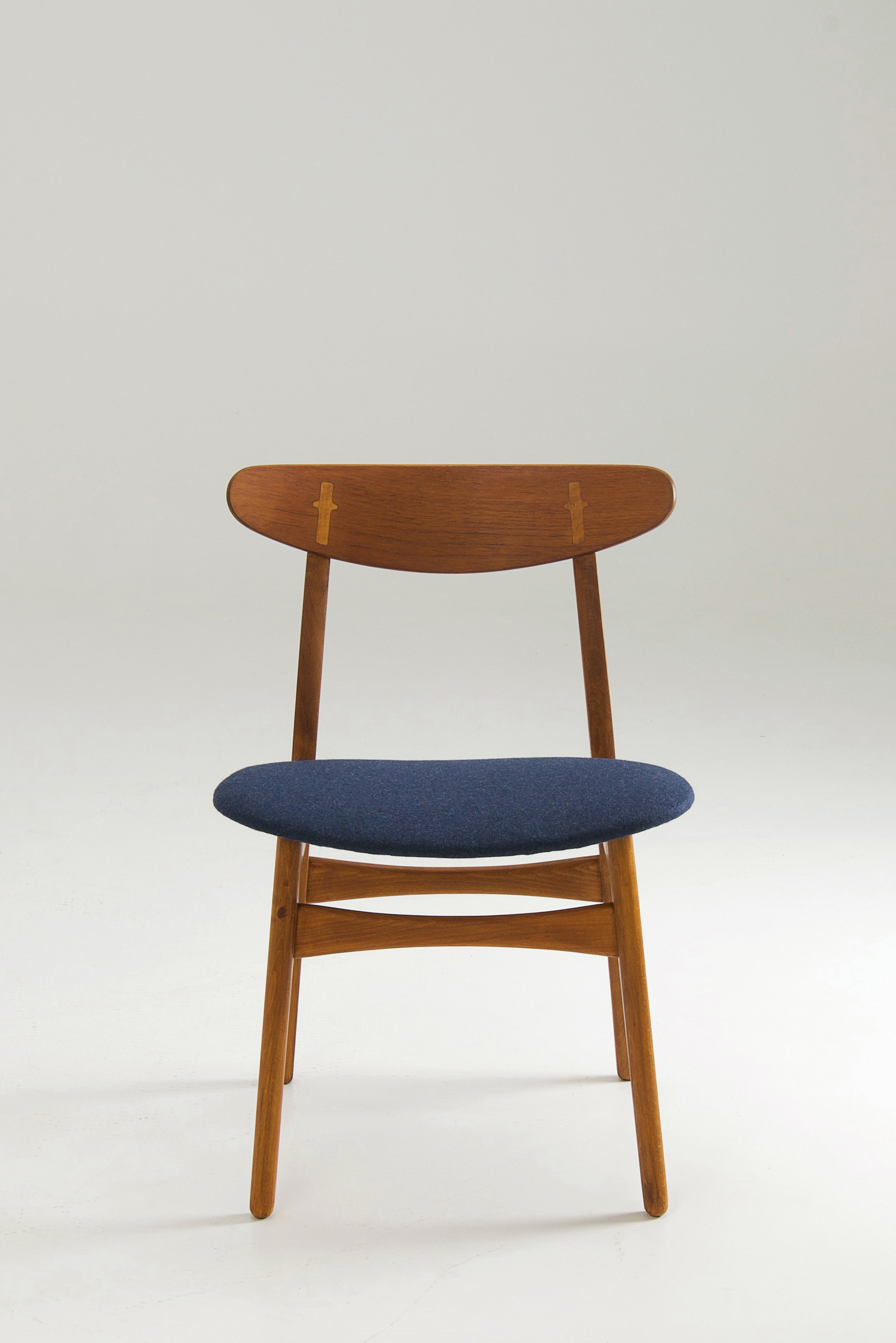 Set_of_4_Ch30_Dining_Chairs_Hans_J._Wegner