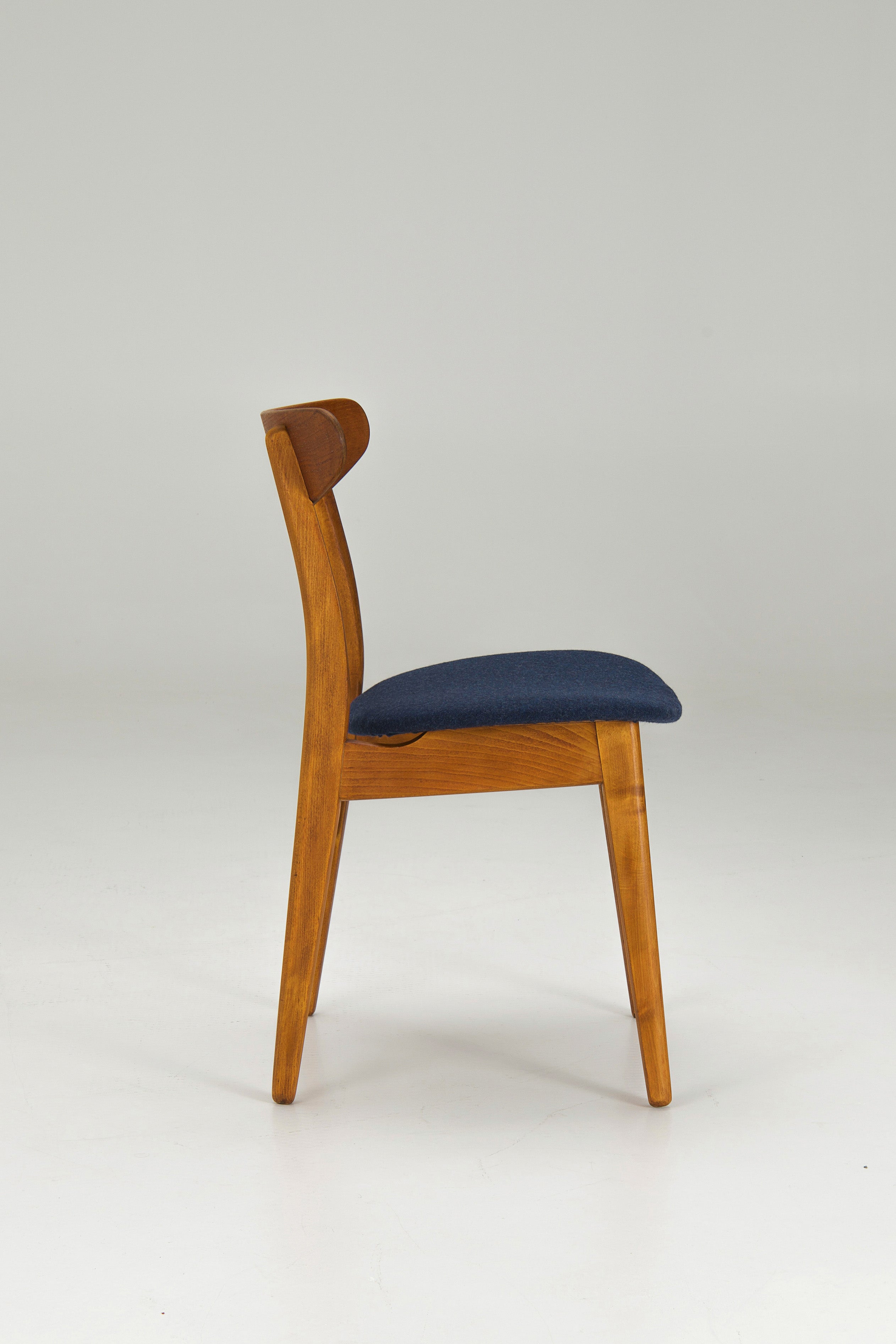 Set_of_4_Ch30_Dining_Chairs_Hans_J._Wegner