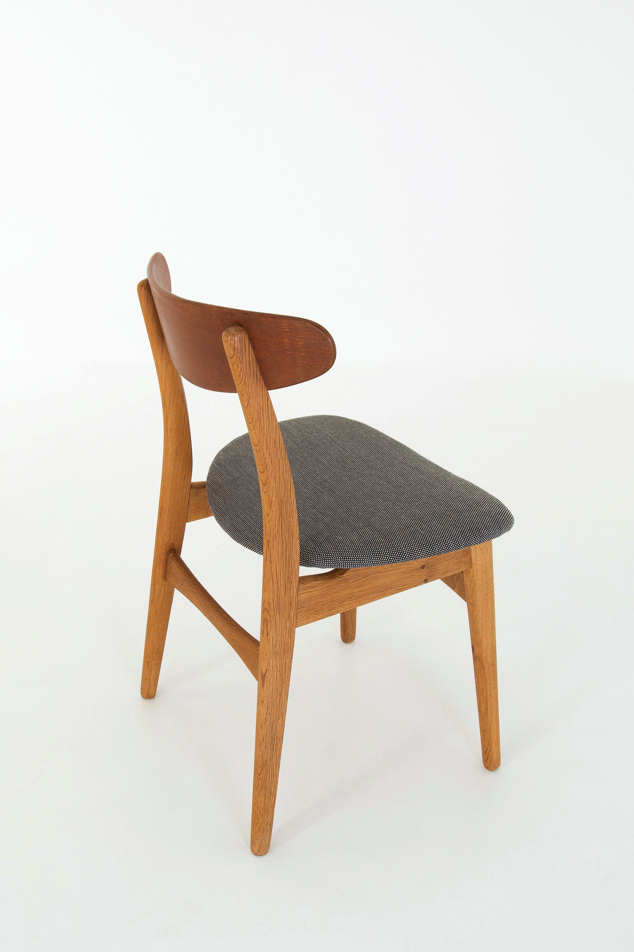 Set_of_4_CH30_Dining_Chairs_by_Hans_J._Wegner