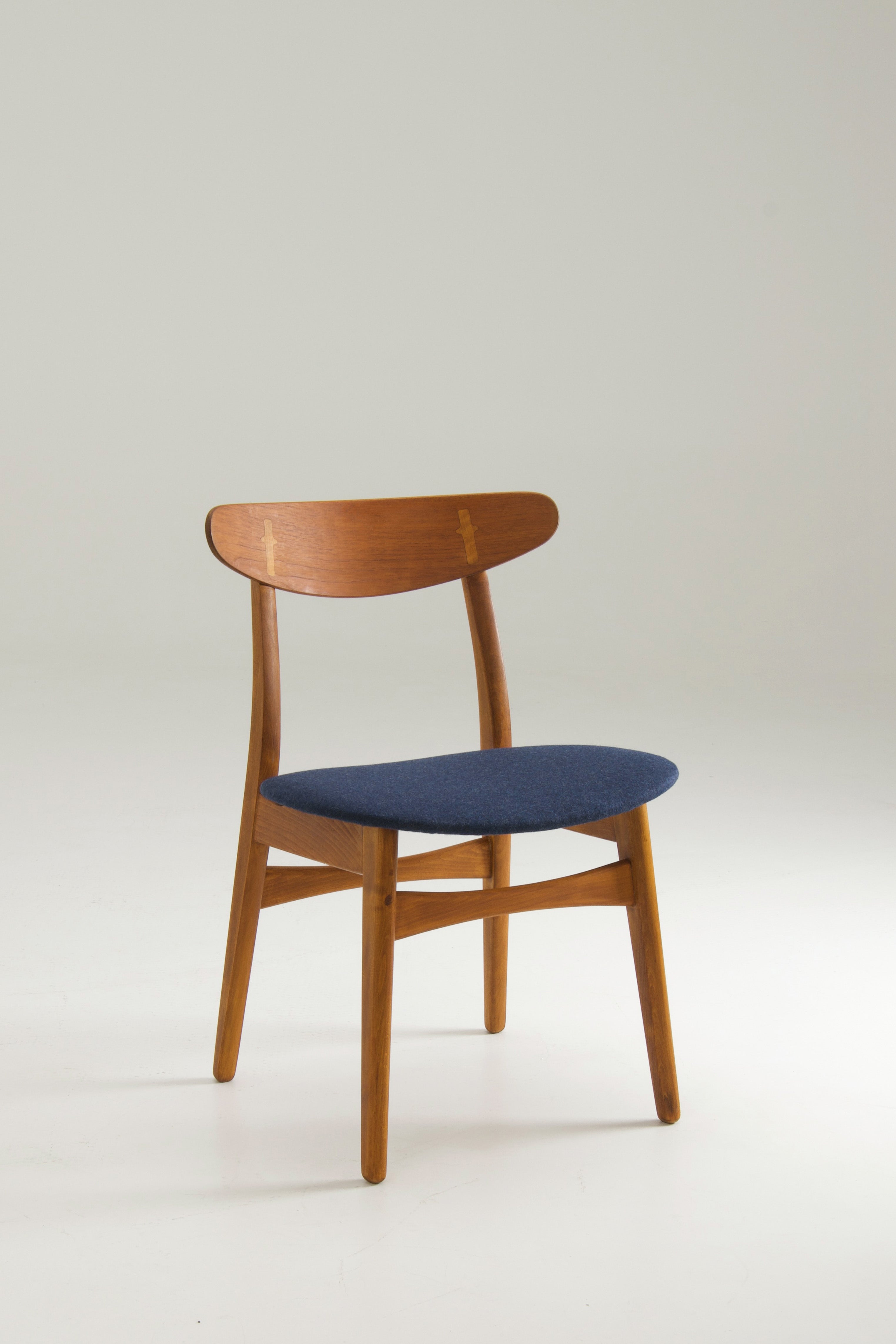 Set_of_4_Ch30_Dining_Chairs_Hans_J._Wegner