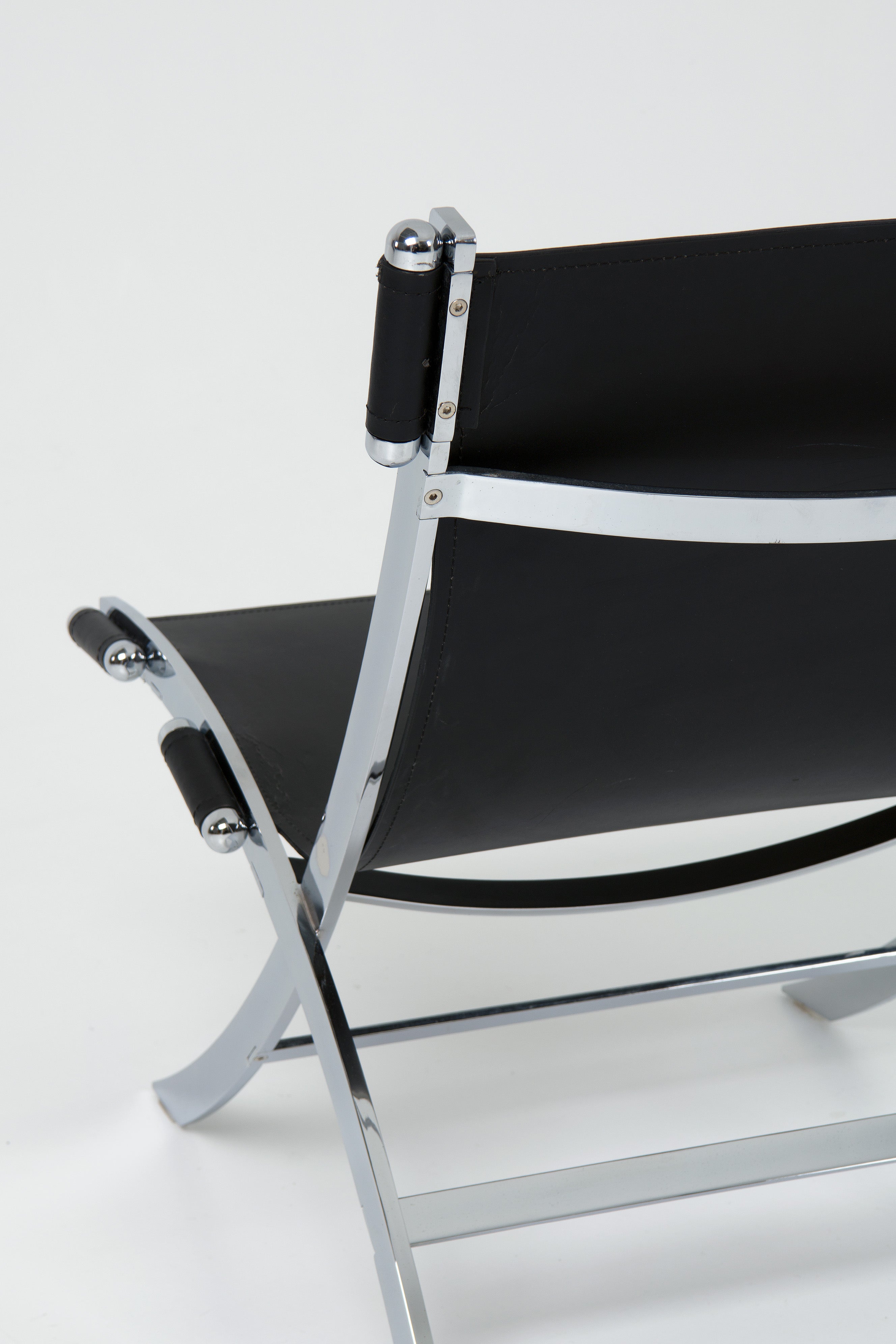 Set_of_2_Scissor_Chairs_by_Paul_Tuttle_&_Antonio_Citterio