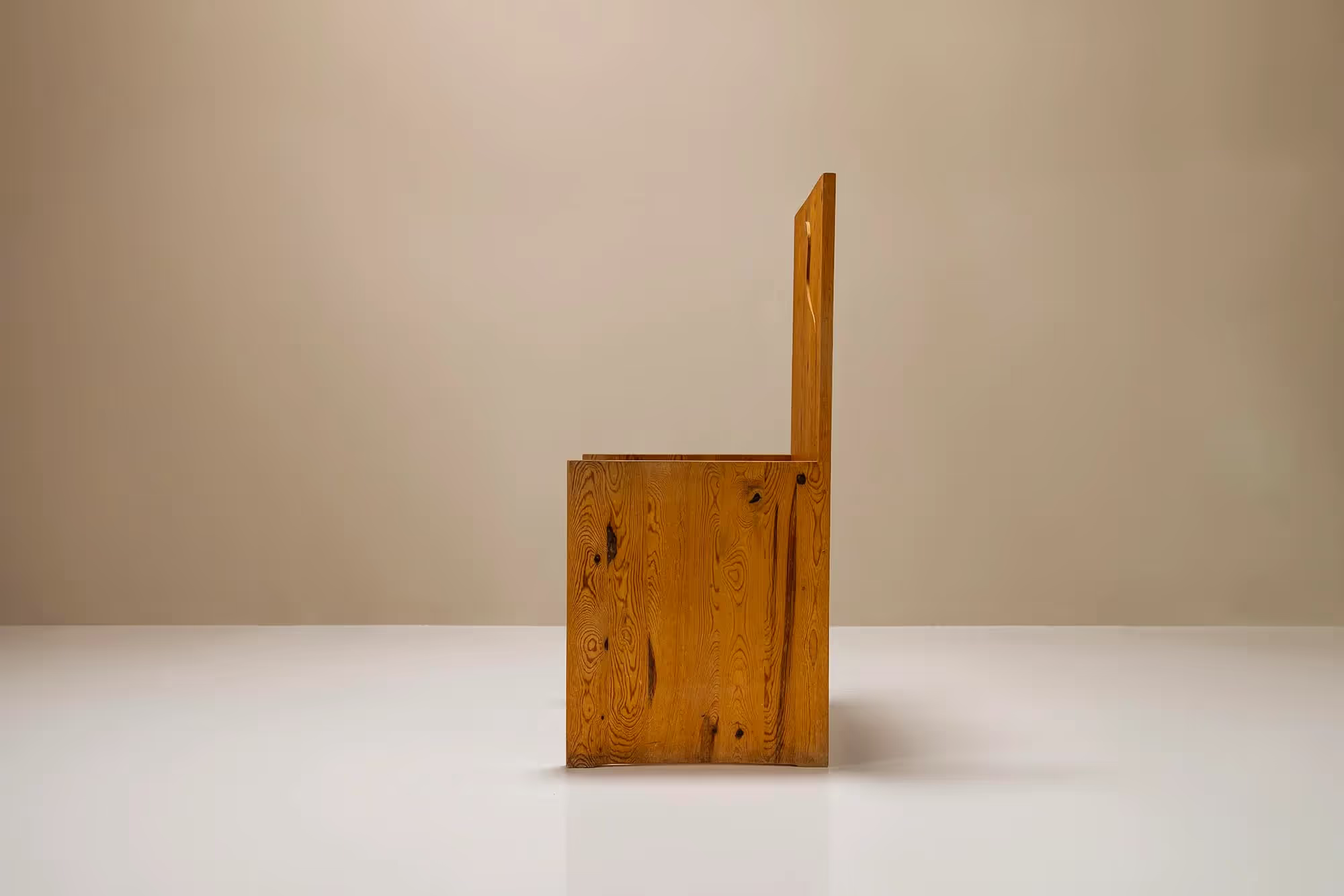 Adamo_Highback_Chair_in_Pine_by_Ugo_Marano,_Italy_1978