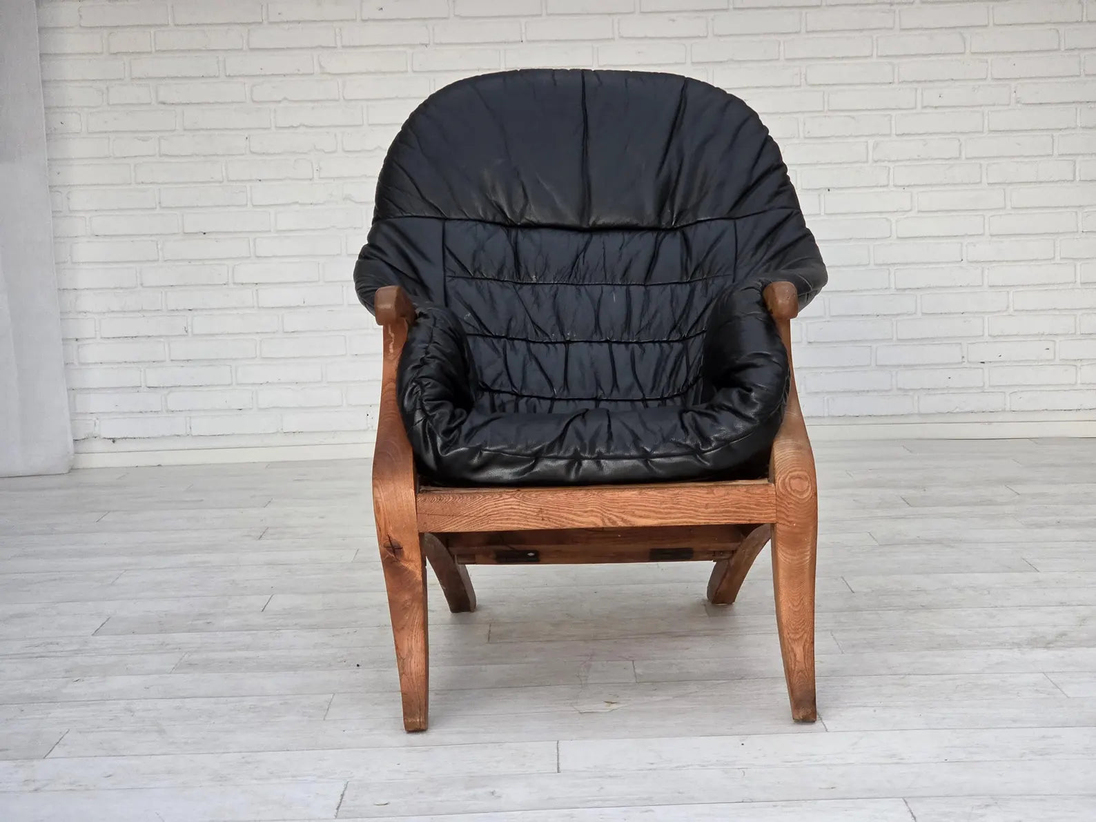 Adjustable_Leather_Armchair_in_Ash,_1950s,_Scandinavia
